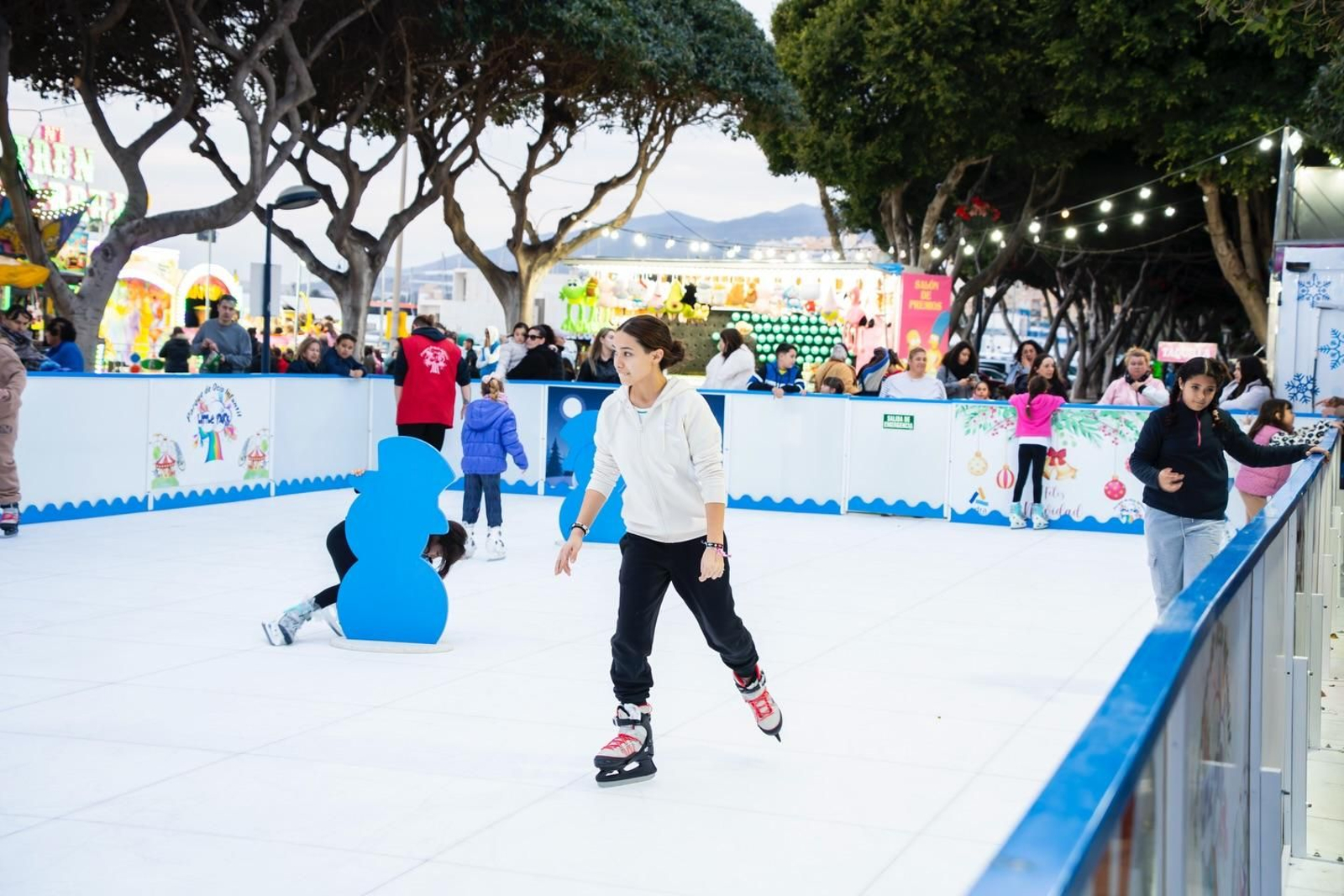 Los más pequeños llenaron 'Navilandia', el nuevo espacio de ocio de Adra.