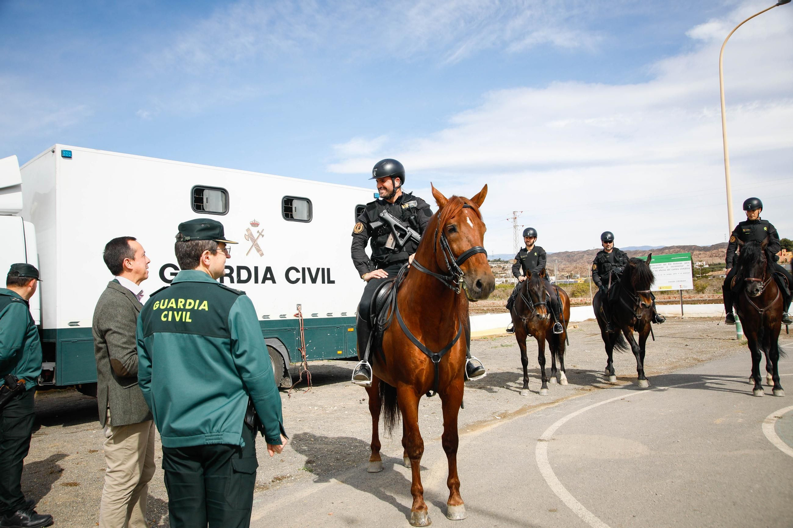 Imágenes del Escuadrón de Caballería de la Guardia Civil en Gádor.
