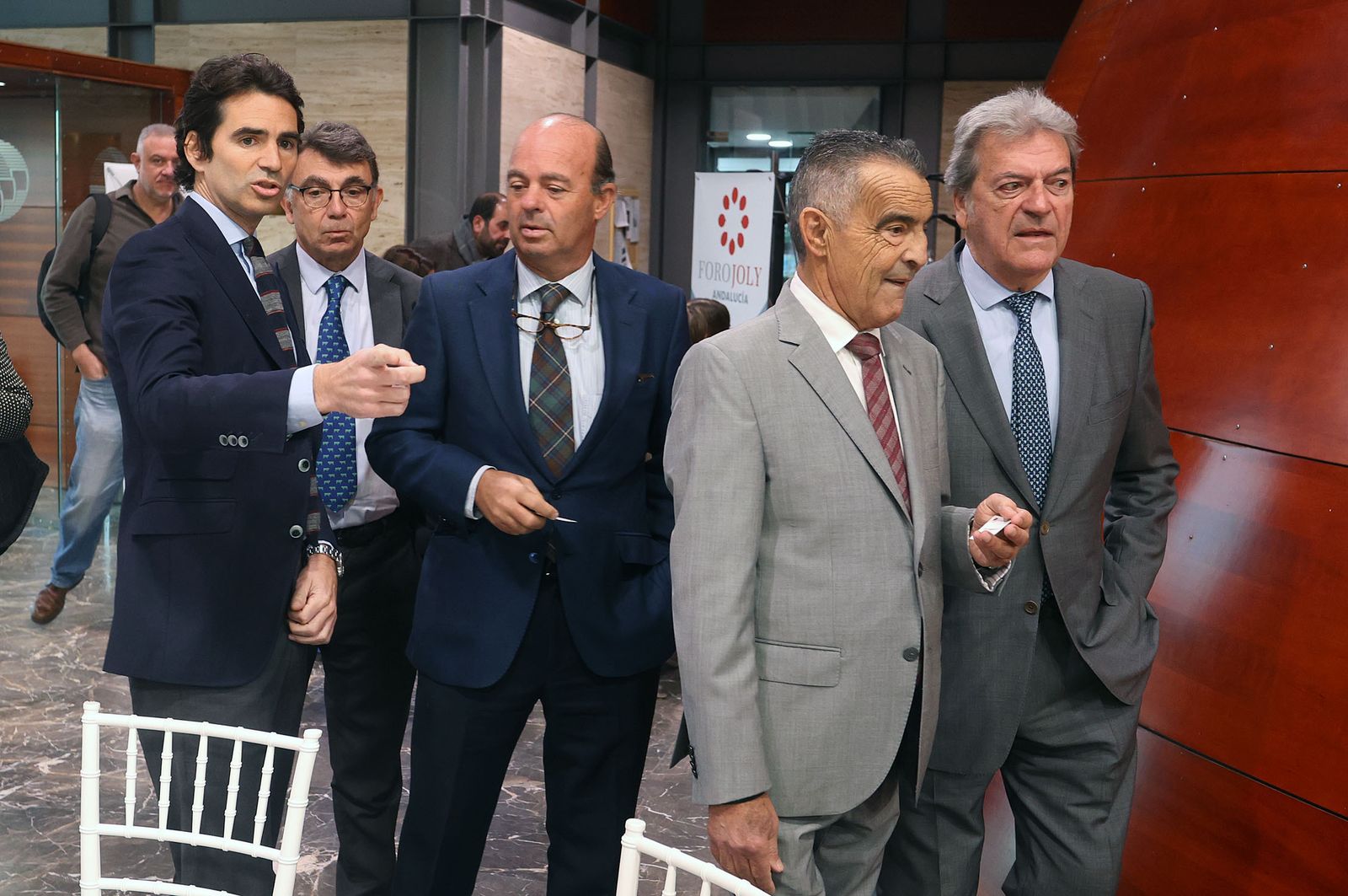 Imágenes del desayuno-coloquio con Jorge Paradela en el Foro Joly Andalucía celebrado en Huelva