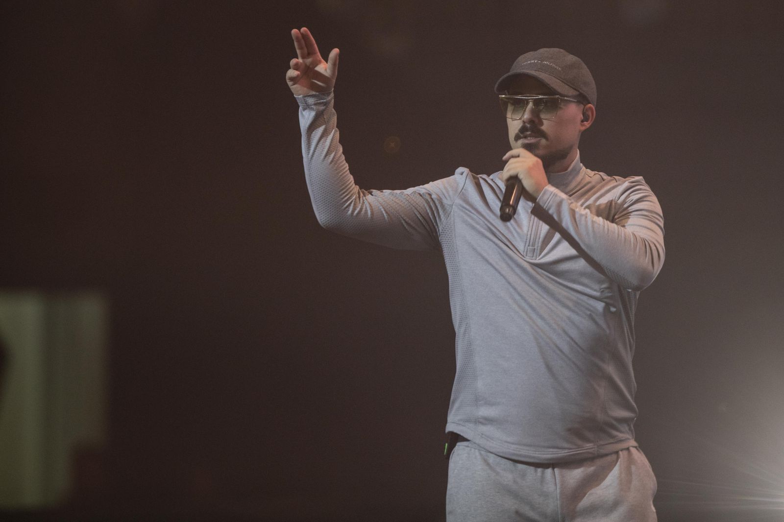 Dellafuente vuelve a tocar la cúspide en su segundo concierto en Granada, en imágenes