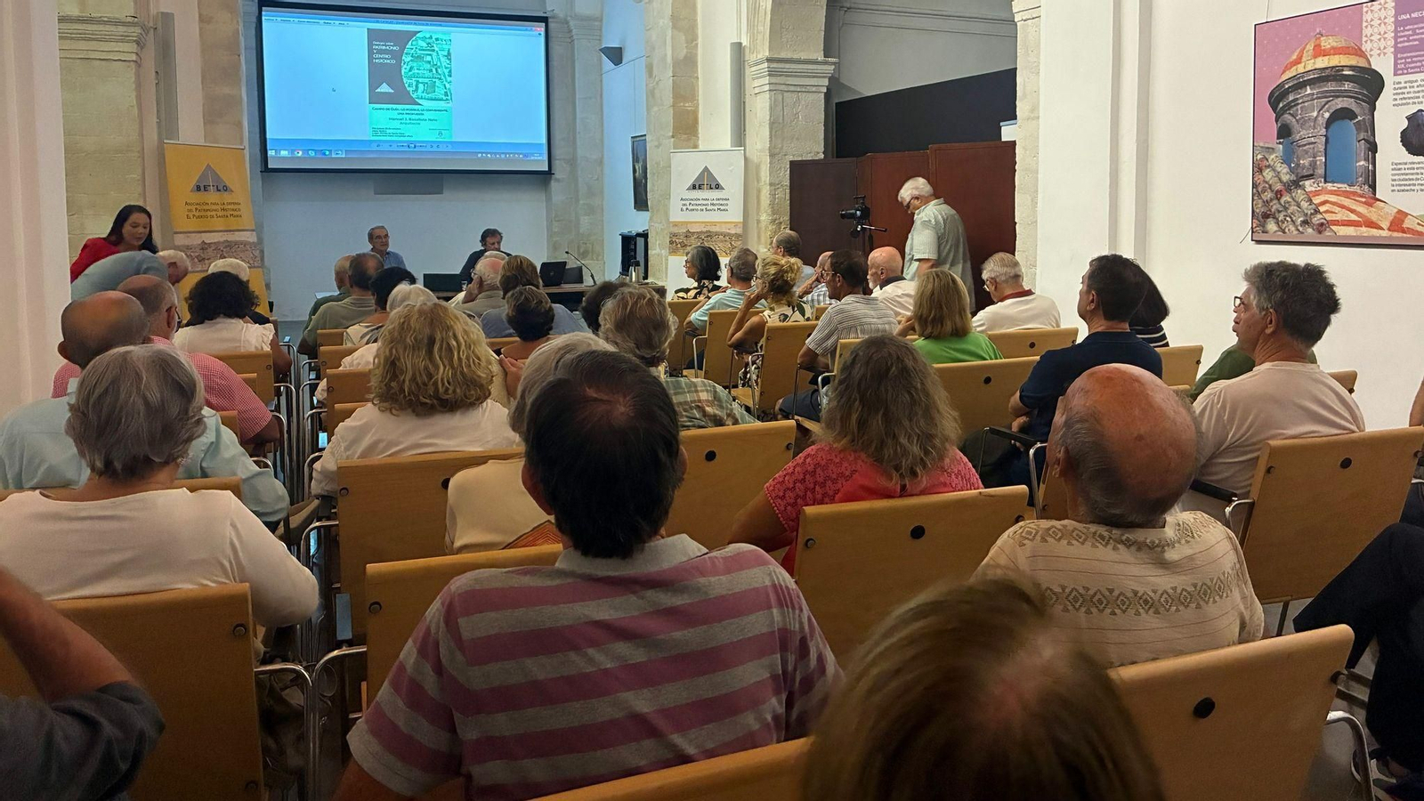 Una imagen de la conferencia ofrecida por Manuel Basallote.