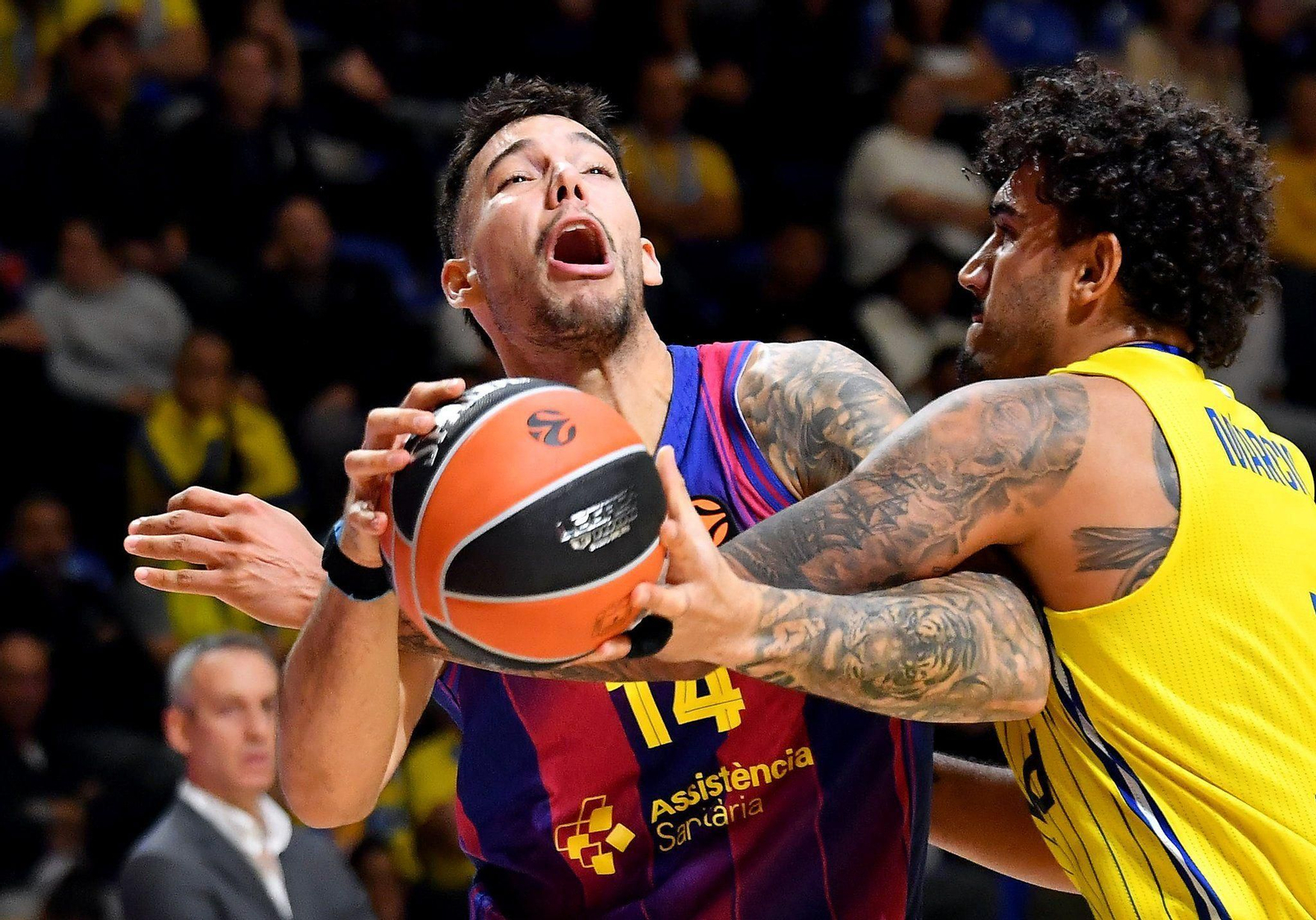 El Barça avisa al Unicaja con un contundente triunfo ante Maccabi (71-92)