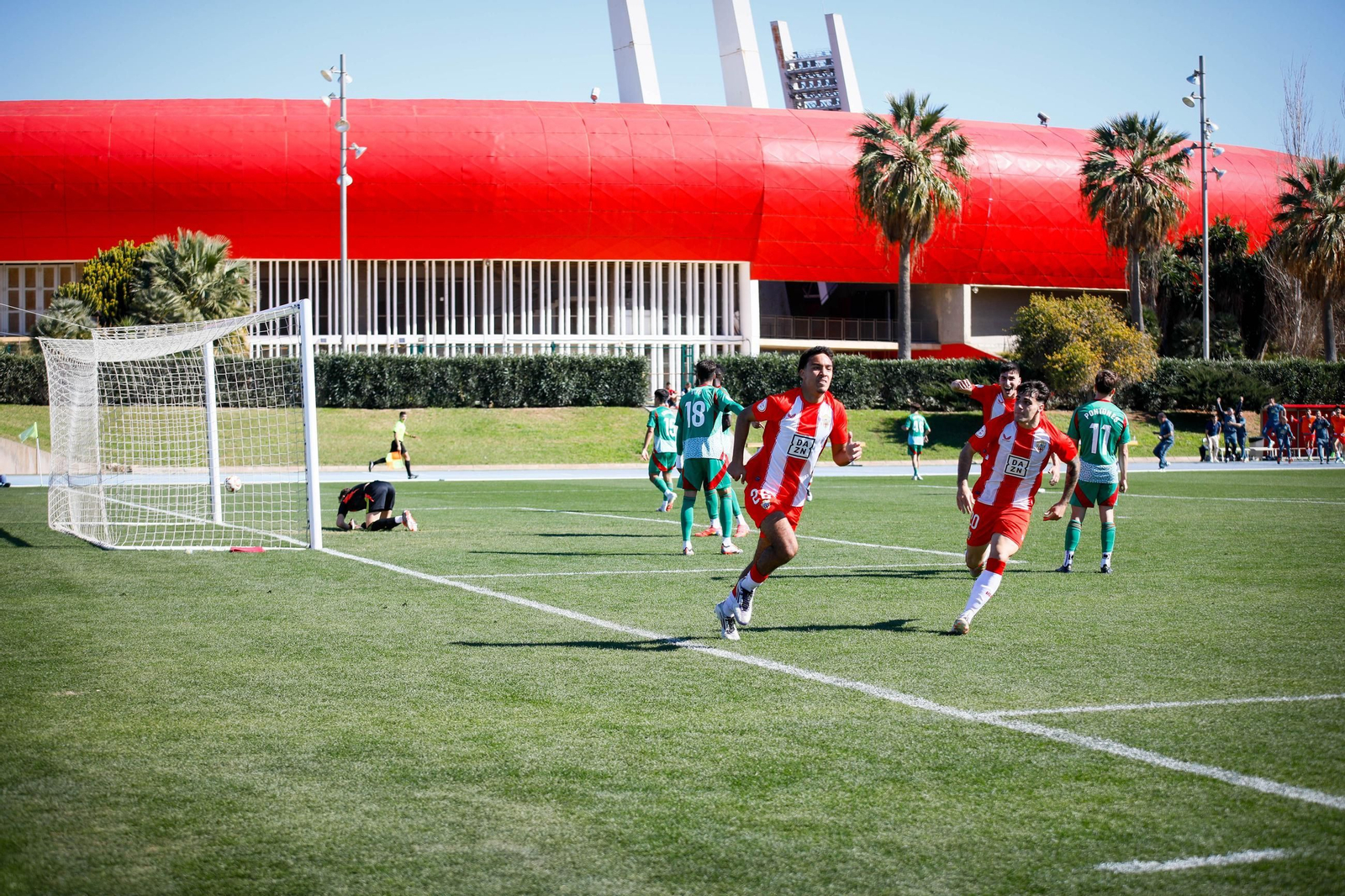 Las imágenes de Segunda RFEF entre Almeria B y recreativo de Granada