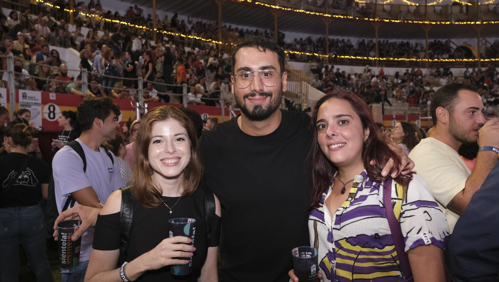 El concierto de Melendi llena de fans la Plaza de Toros de Almería, en imágenes