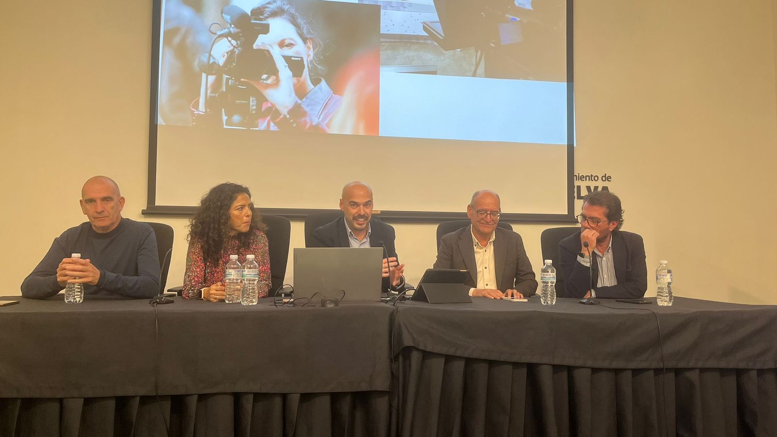 Primera mesa redonda de las dos celebradas este martes.
