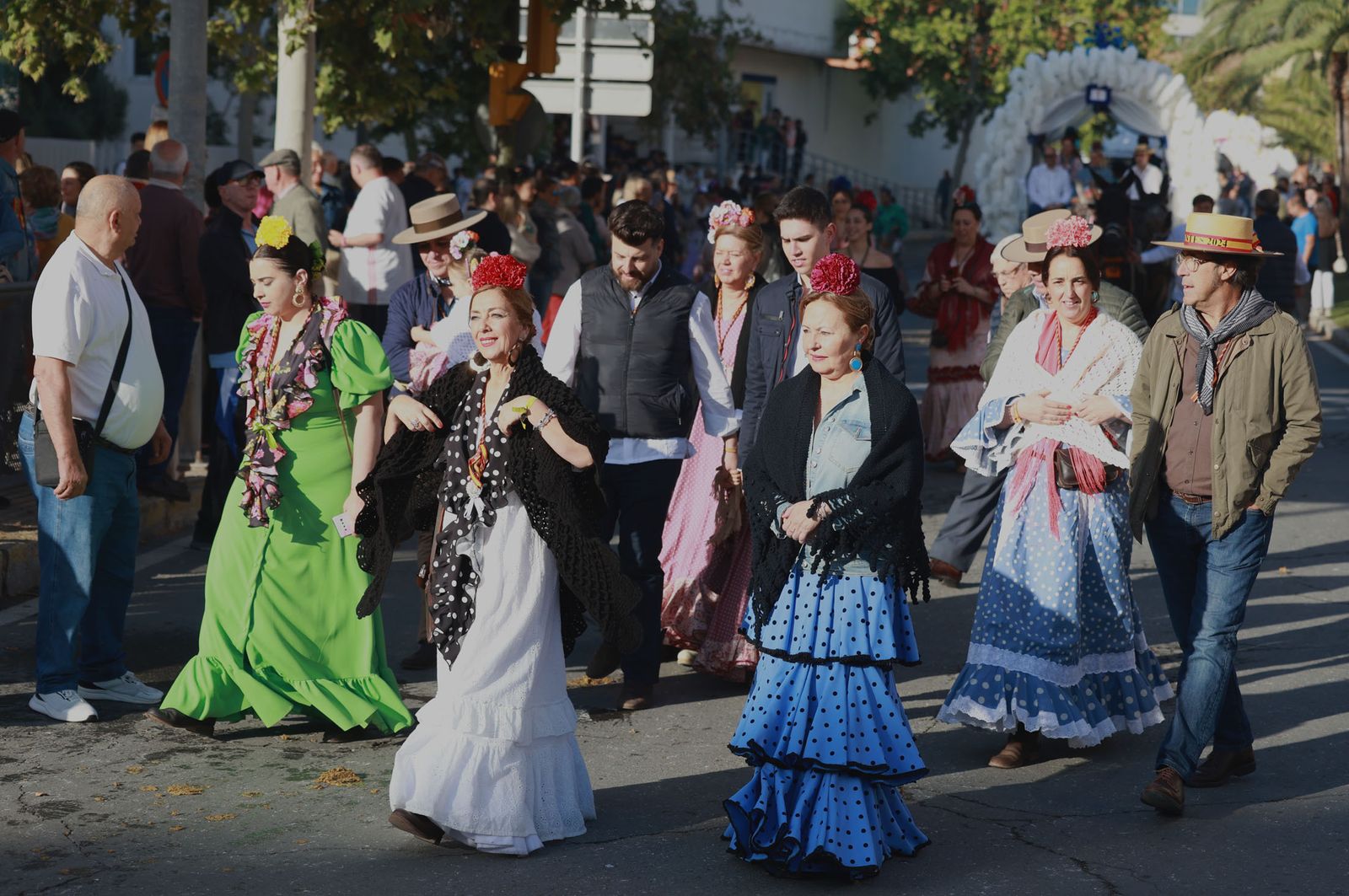 Las mejores imágenes de los peregrinos en la salida de Emigrantes
