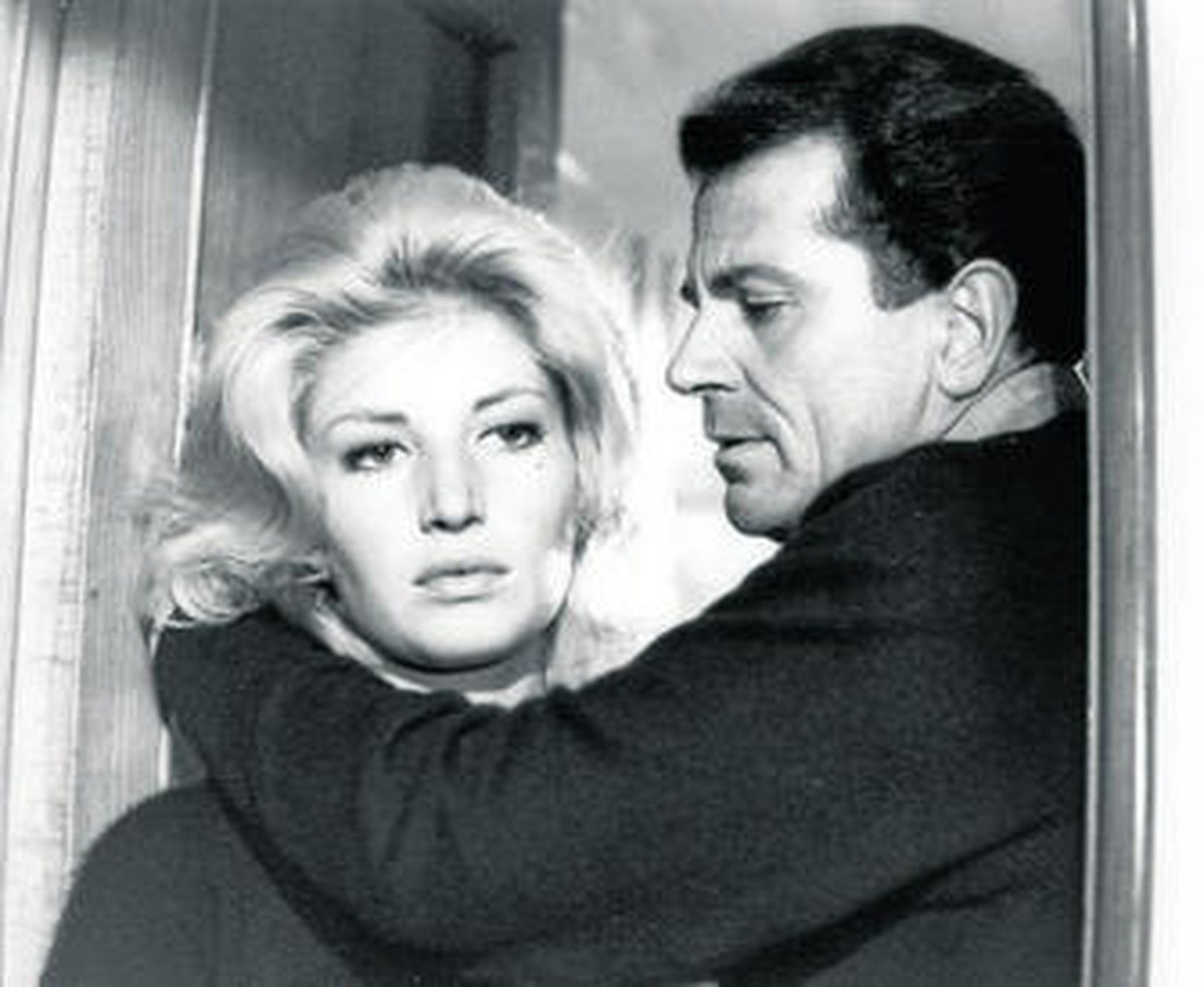 Lea Massari y Gabriele Ferzetti, en un fotograma de 'La aventura' (1960).