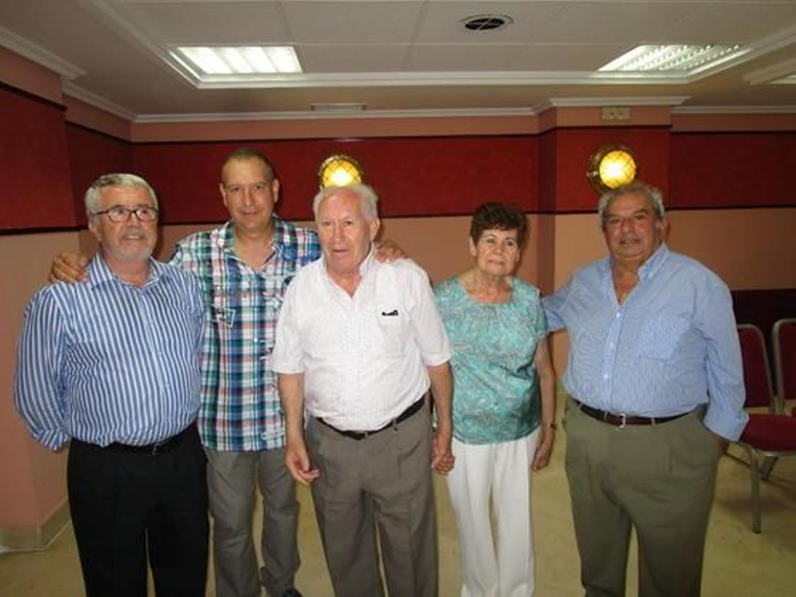 Claudio Garrido , Antonio García, el homenajeado Giordano García Ibáñez, Carmen Peralta y Rafael Fernández.

Foto: Ignacio Casas de Ciria