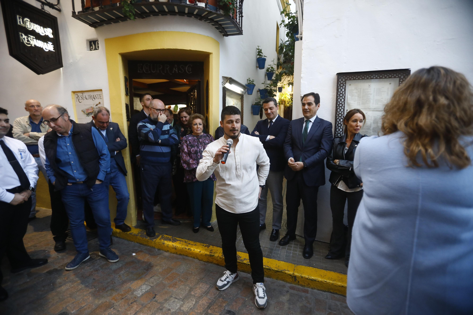 Córdoba se vuelca en el homenajea a Ángel González, el desaparecido sumiller de El Churrasco
