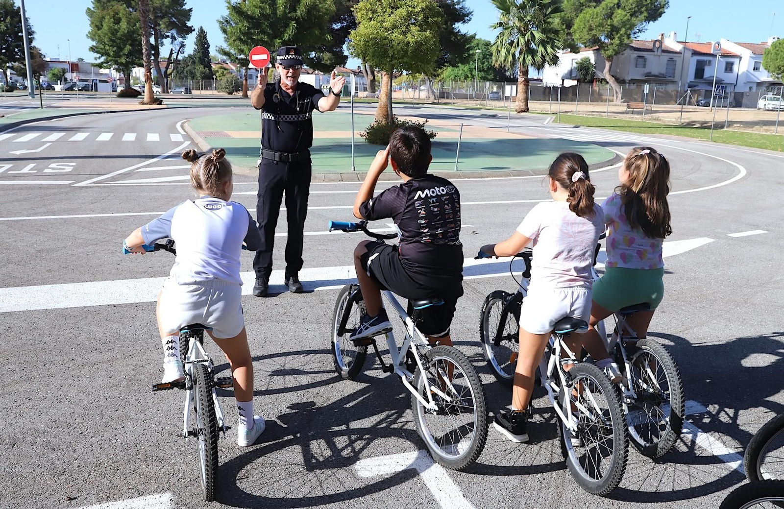 Pequeños en un ciclo de educación Vial.