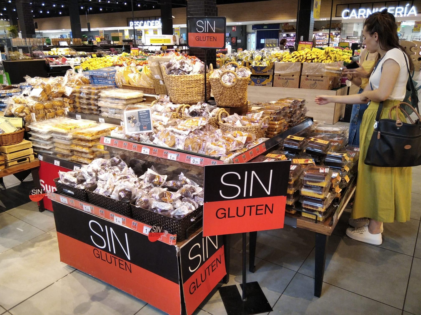 Productos sin gluten en un supermercado