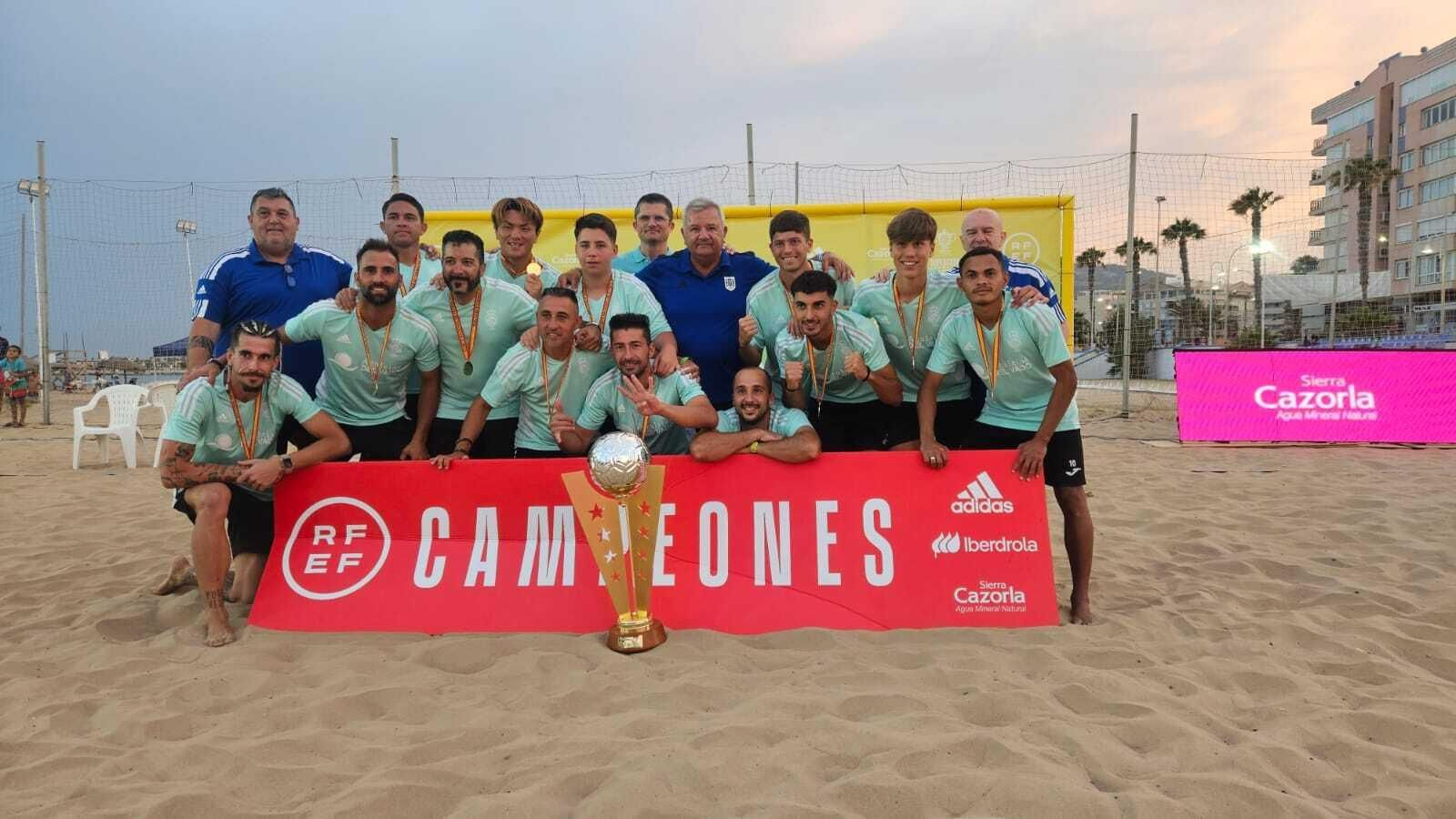 Jugadores del Recre, tras conseguir la Supercopa.