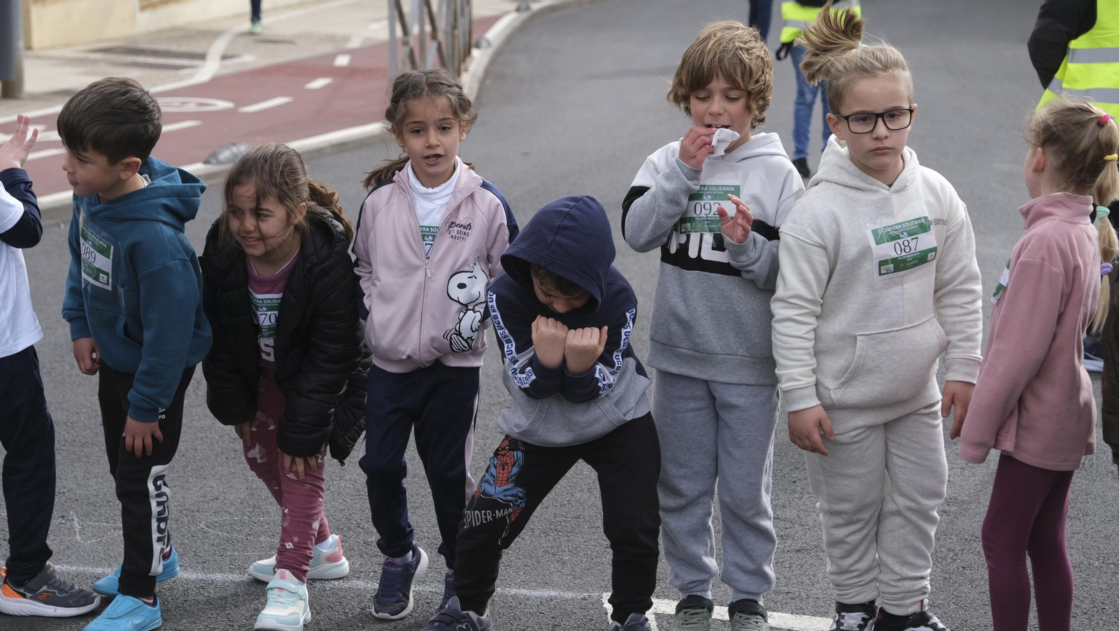 Imágenes de la carrera infantil contra el cáncer en el CEIP Francisco de Goya