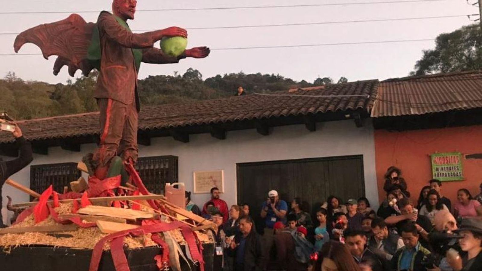 Acto de la quema del diablo en Guatemala