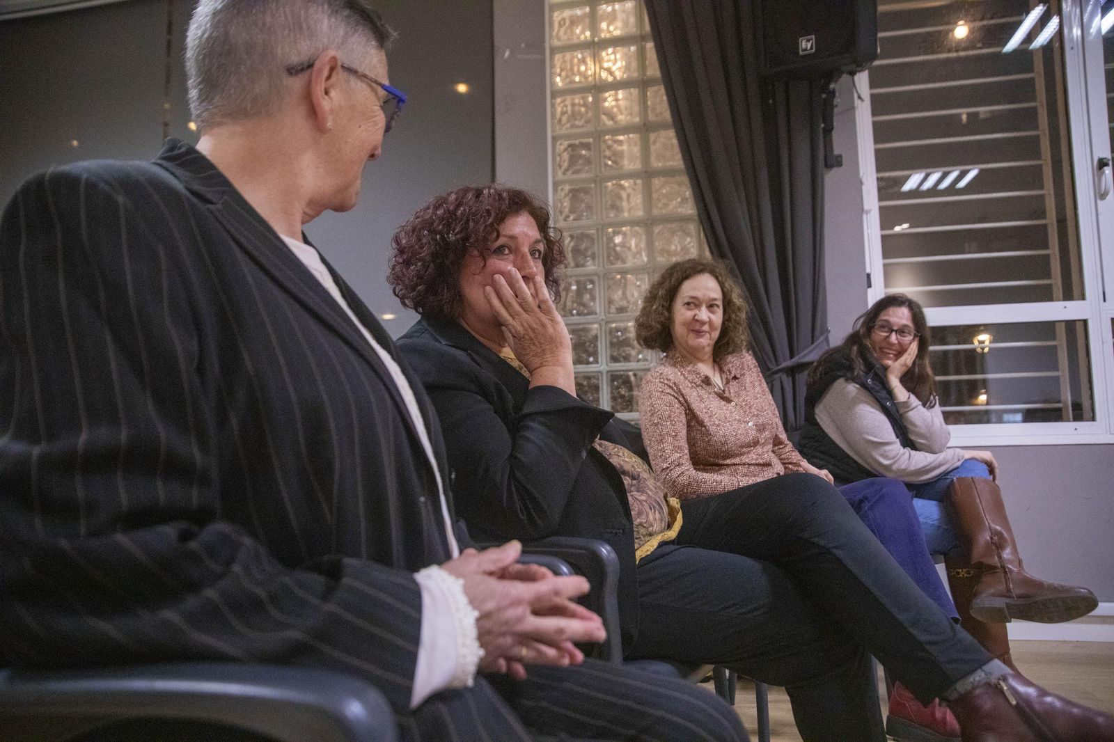 La Plataforma de Acción Feminista en Almería rinde homenaje a las mujeres de la Desbandá con su II Premio ‘Posidonia’ a Loli Sierra, vicepresidenta de la Asociación Memorialista de la Desbandá, en imágenes
