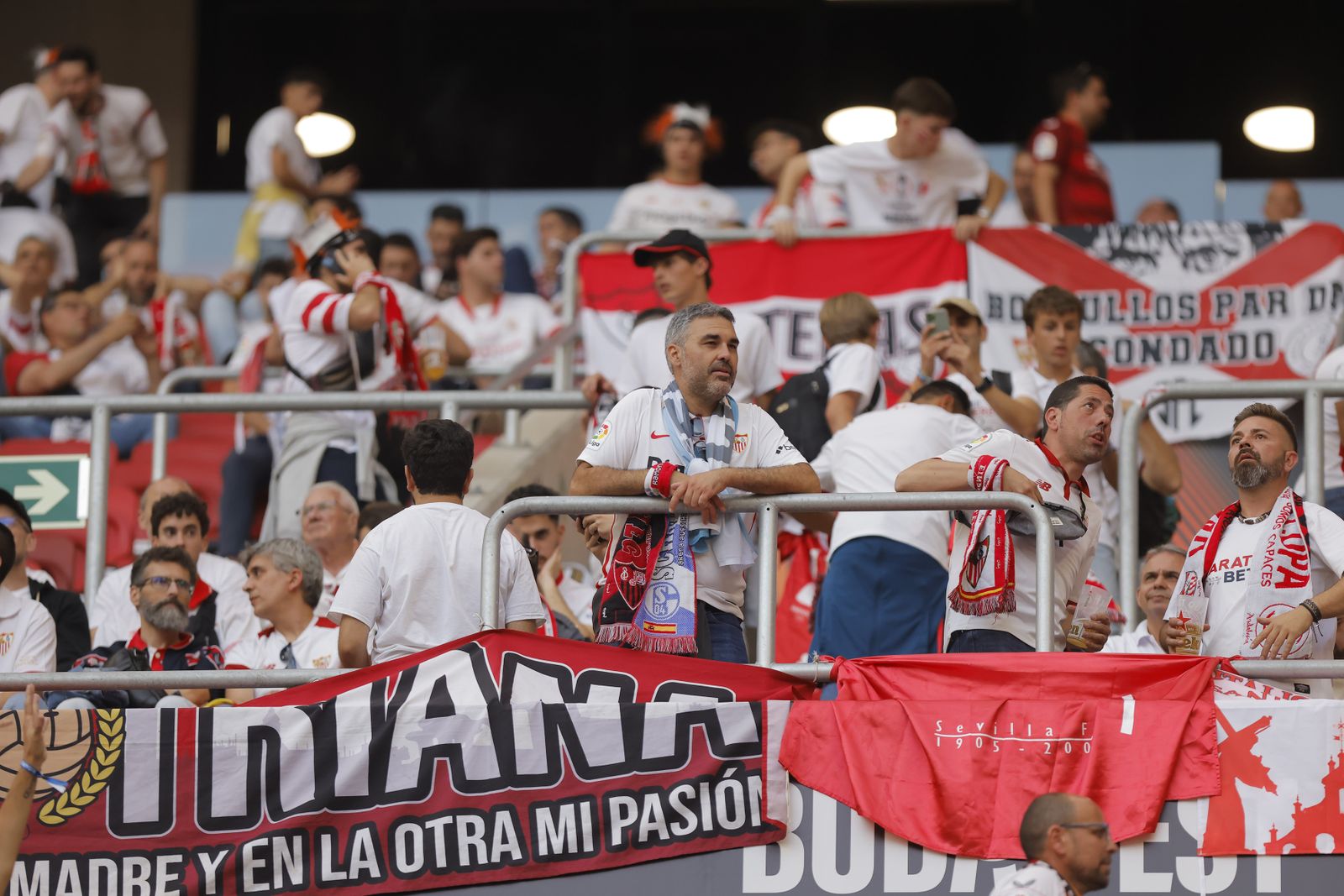 Búscate en las fotos del Sevilla-Roma