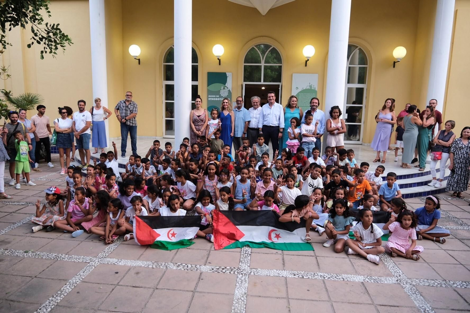 Las fotos de la recepción a los niños saharauis que llegan a Córdoba este verano Las fotos de la recepción a los niños saharauis que llegan a Córdoba este verano