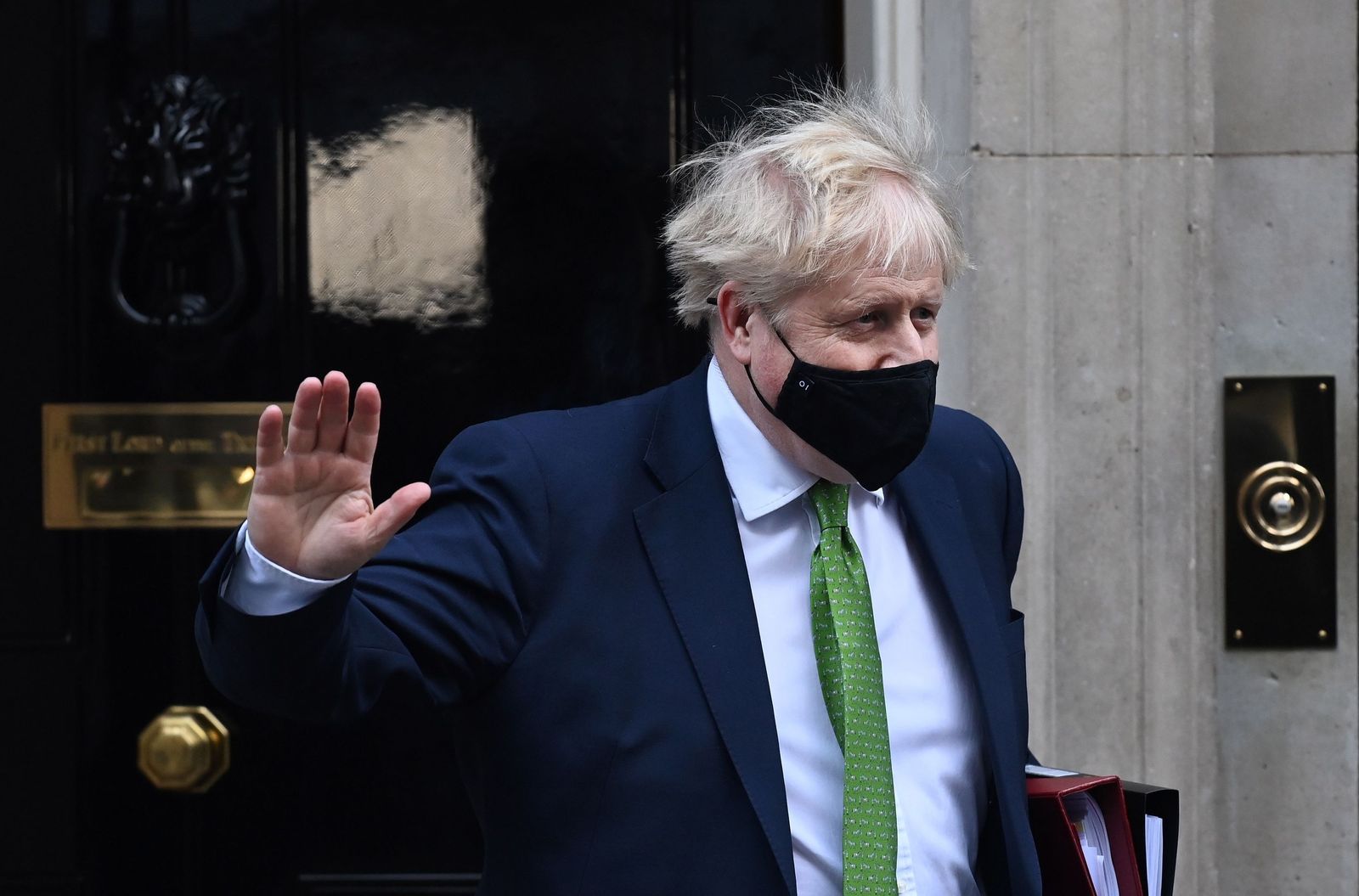 Boris Johnson, ante la puerta de Downing Street.