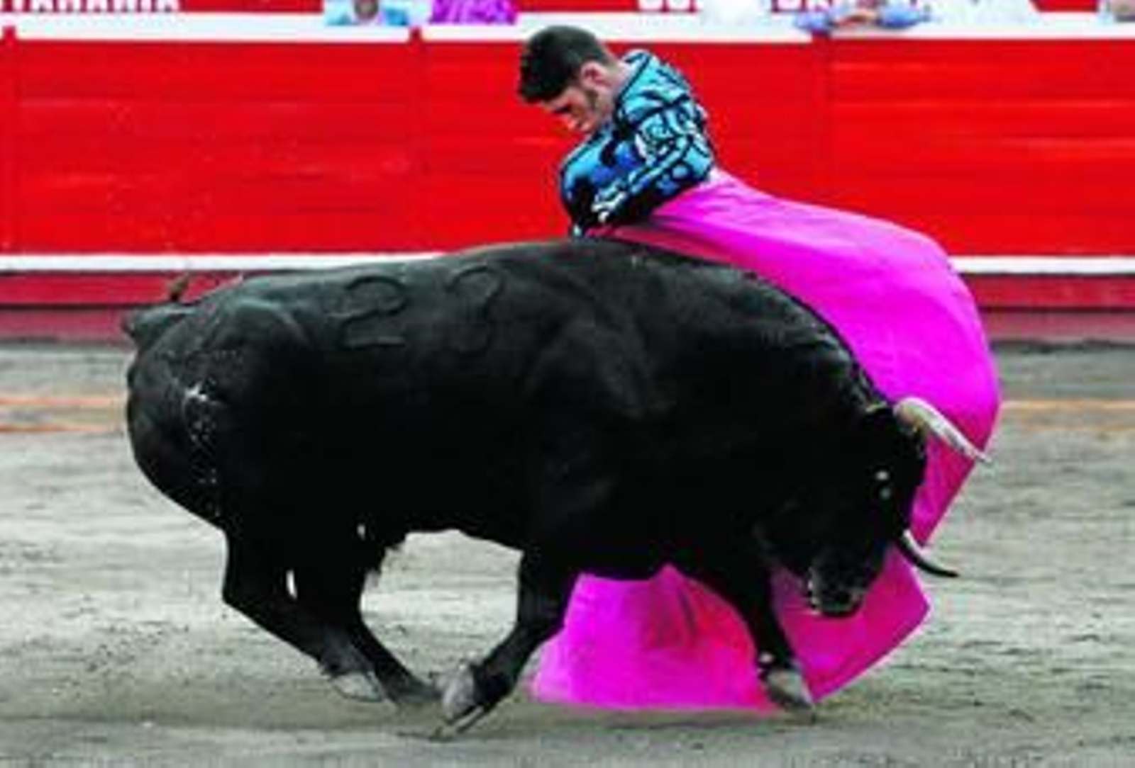 Alejandro Talavante, en un lance en su actuación del pasado sábado en Manizales.