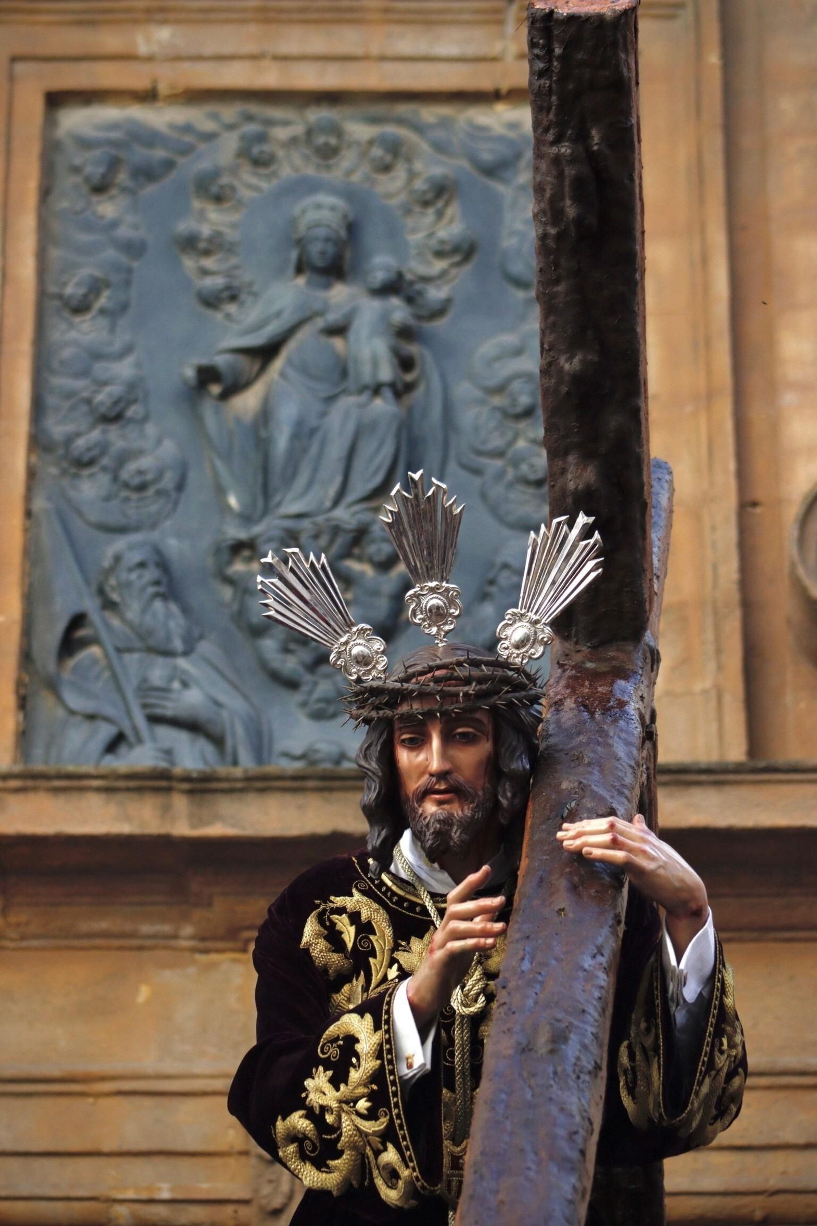 Las imágenes de la primera procesión del Nazareno de la Obediencia en Cádiz