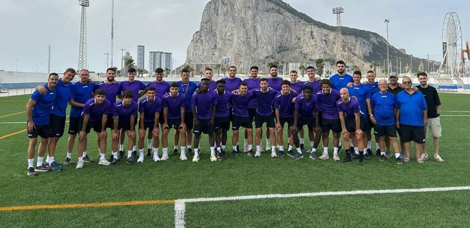 Jugadores, técnicos y auxiliares, tras el primer entrenamiento de la Balona Jugadores, técnicos y auxiliares, tras el primer entrenamiento de la Balona