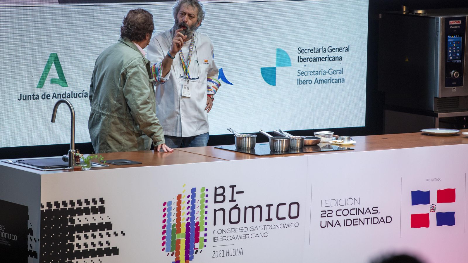 El cocinero onubense Luismi López, del restaurante Arrieros, en su intervención.