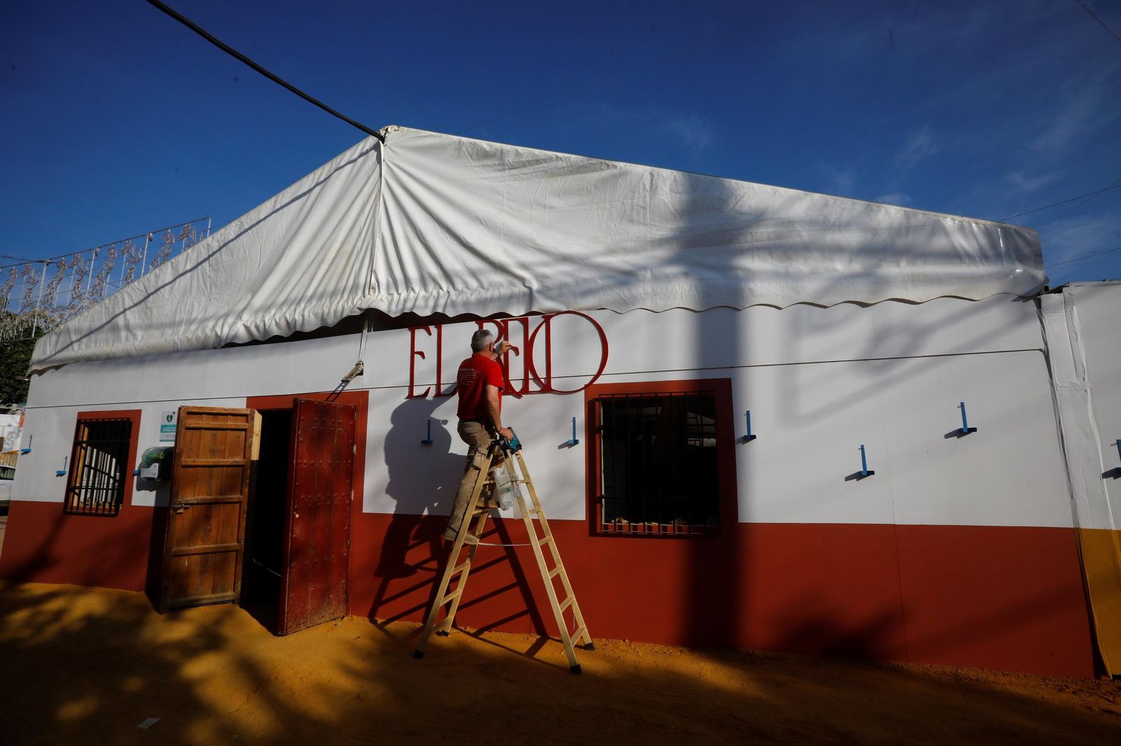 Los últimos retoques de la Feria, lista para acoger a los cordobeses