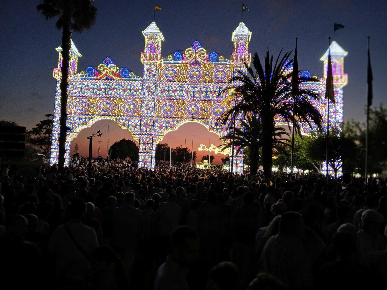 Imágenes de la Feria de Chiclana 2024: alumbrado y las primeras horas de fiesta