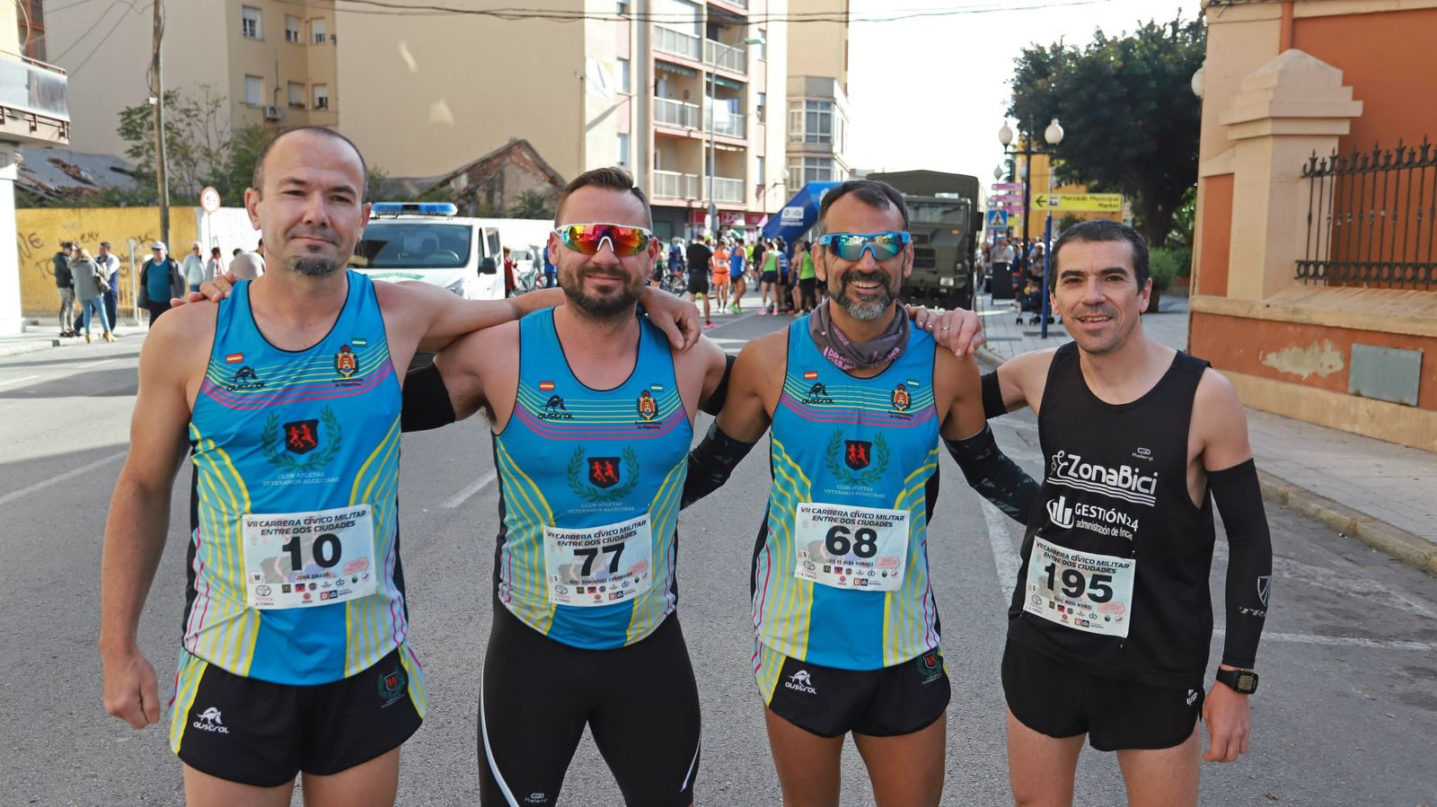 Las mejores fotos de la VIII Carrera Cívico Militar 'Entre dos ciudades'