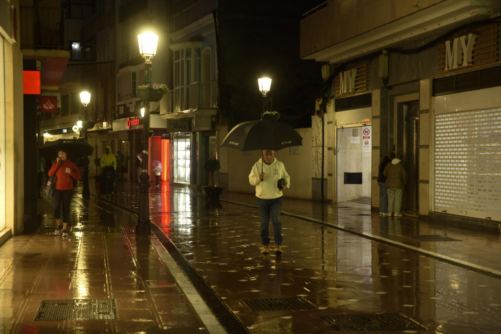 Fotos del viernes al paso de la borrasca Claudia en La Línea