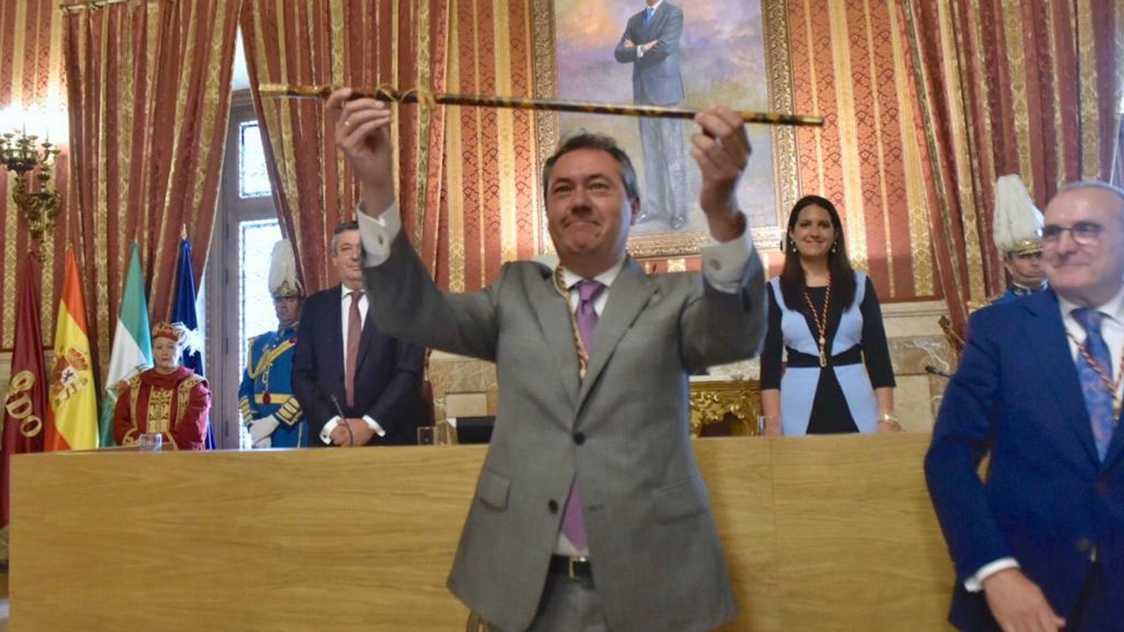 Las imágenes del pleno de investidura de Juan Espadas como alcalde de Sevilla