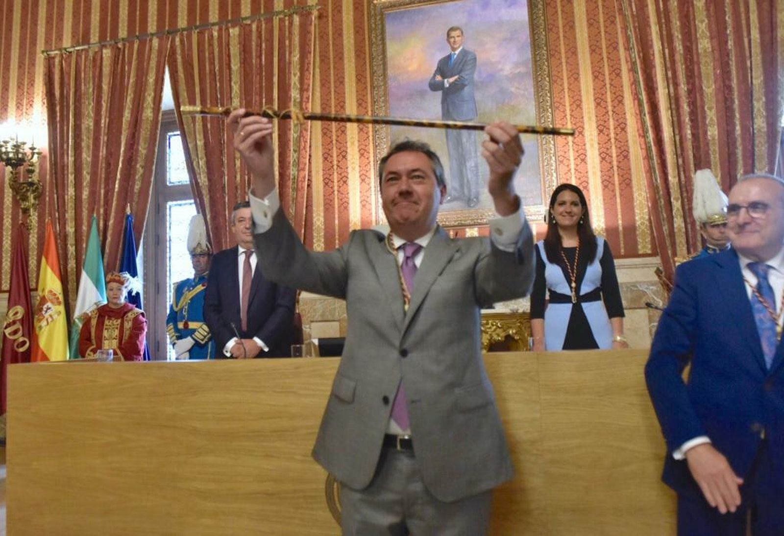 Las imágenes del pleno de investidura de Juan Espadas como alcalde de Sevilla