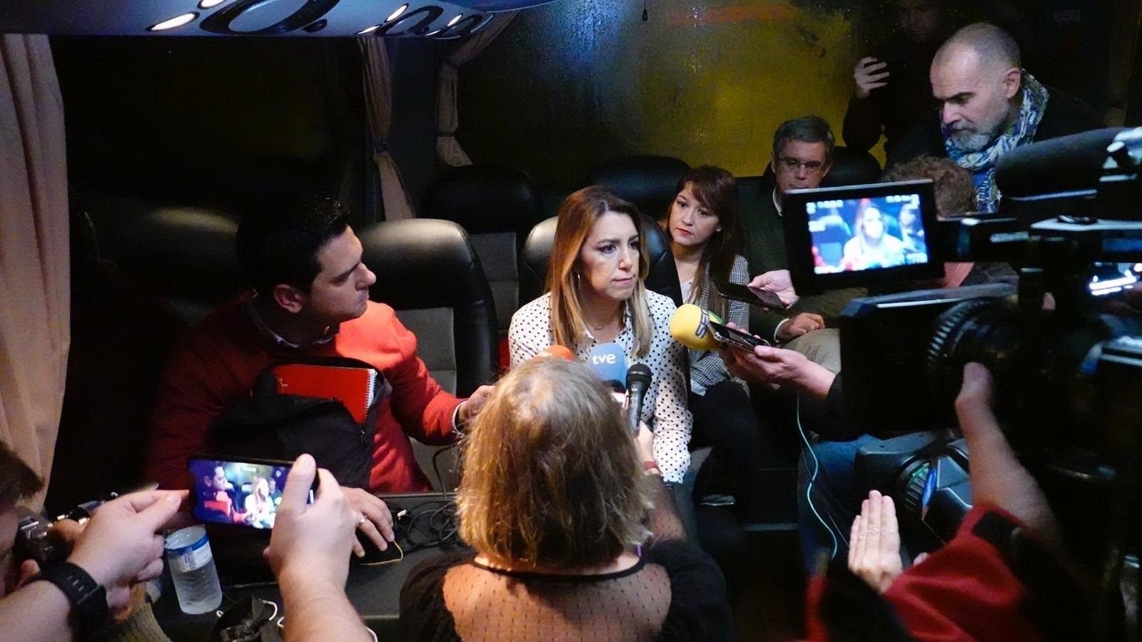 Susana Díaz atiende a los periodistas después del incidente en San Juan