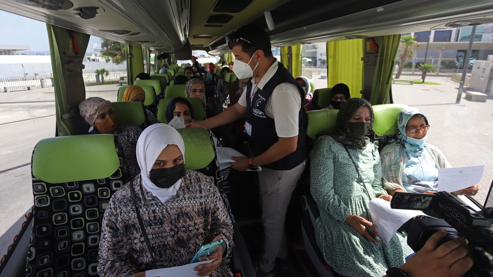 Fotos de las temporeras marroquíes en el puerto de Algeciras