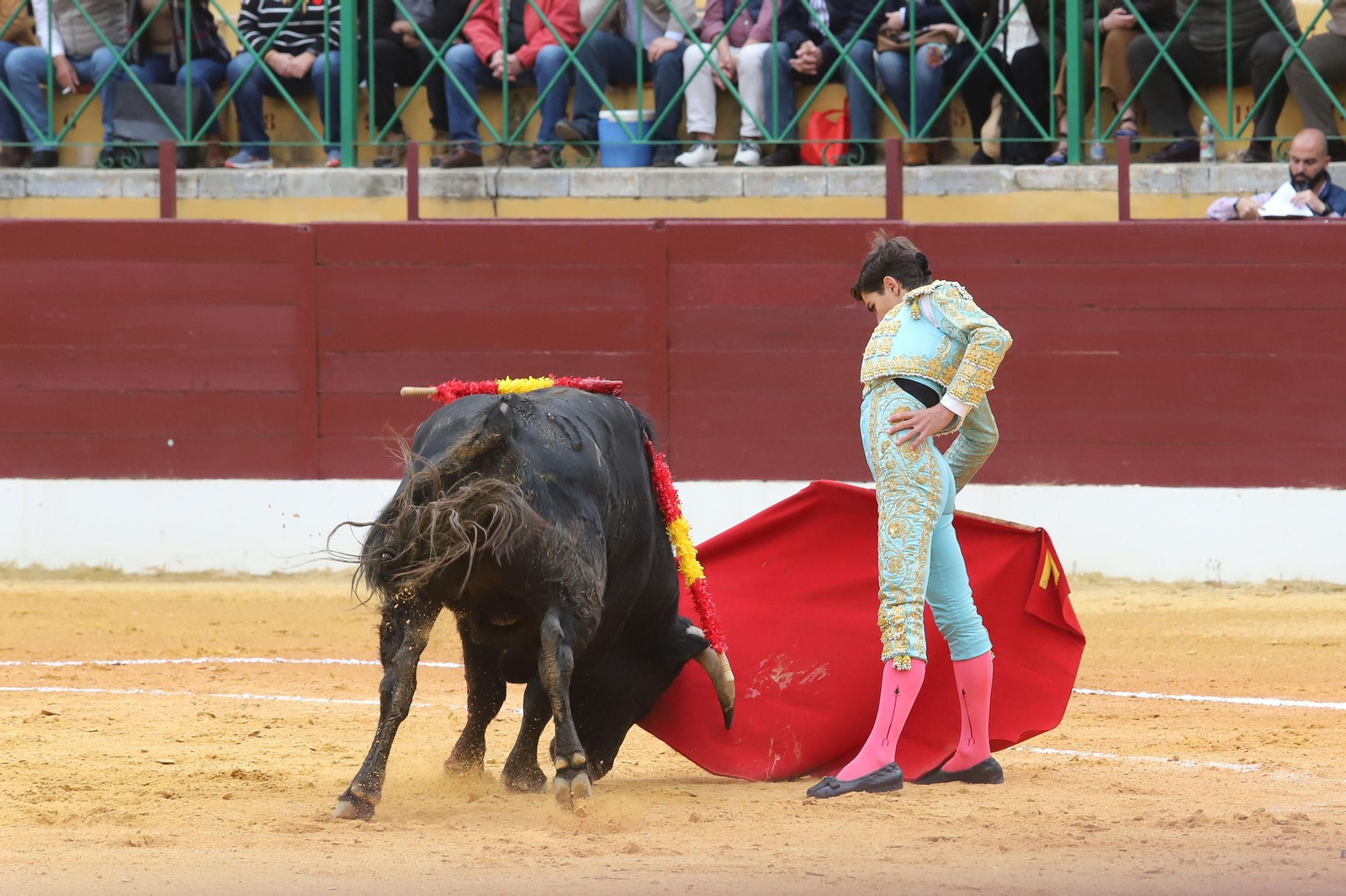 Imágenes de la novillada previa a la Semana Santa en la plaza de toros de La Línea