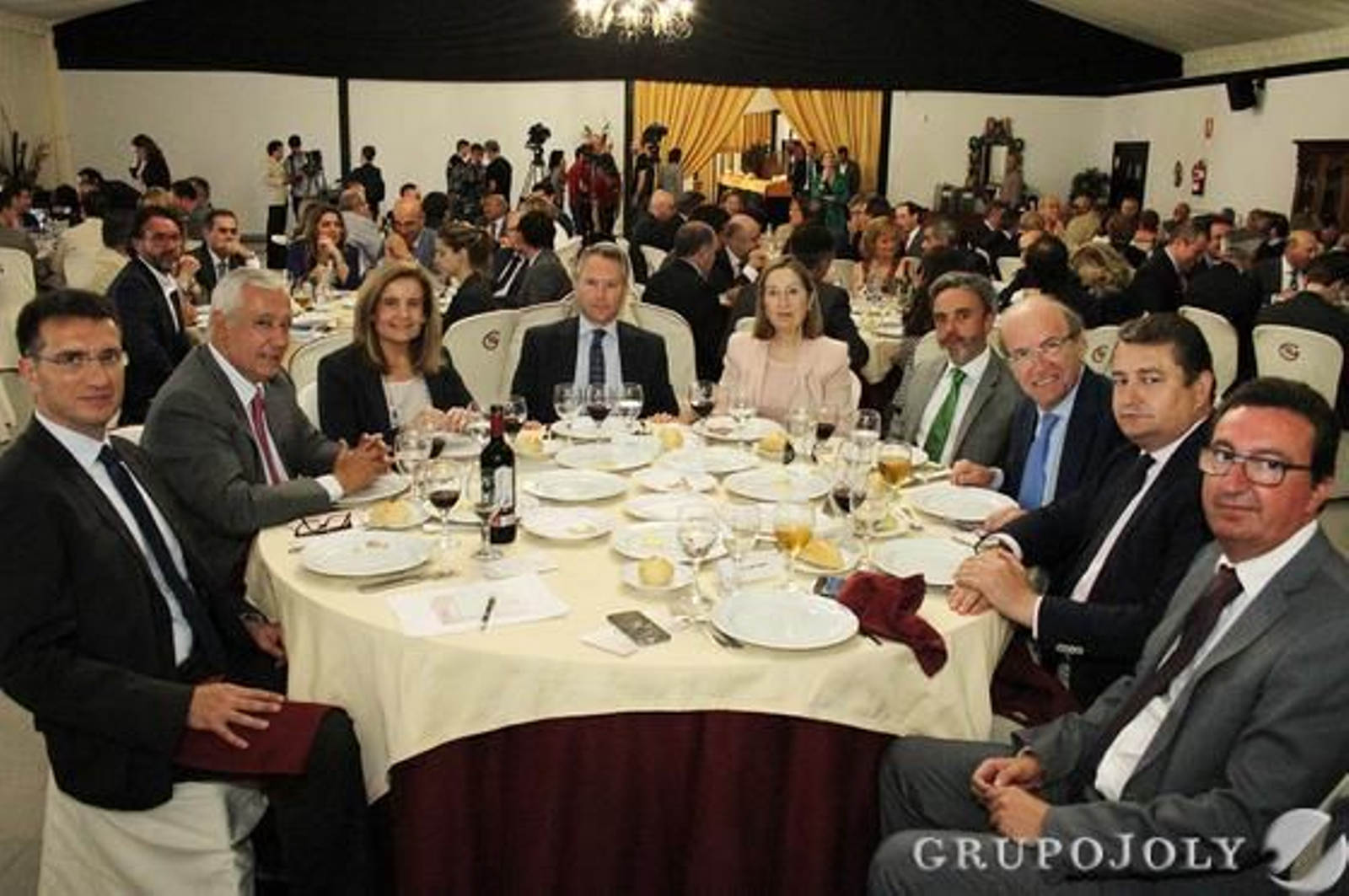 Javier Chaparro, Javier Arenas, Fátima Báñez, José Joly, Ana Pastor, Manuel Contreras, Pedro Rodríguez, Antonio Sanz y Manuel Andrés González.

Foto: Canterla/Josue Correa /Alberto Dominguez