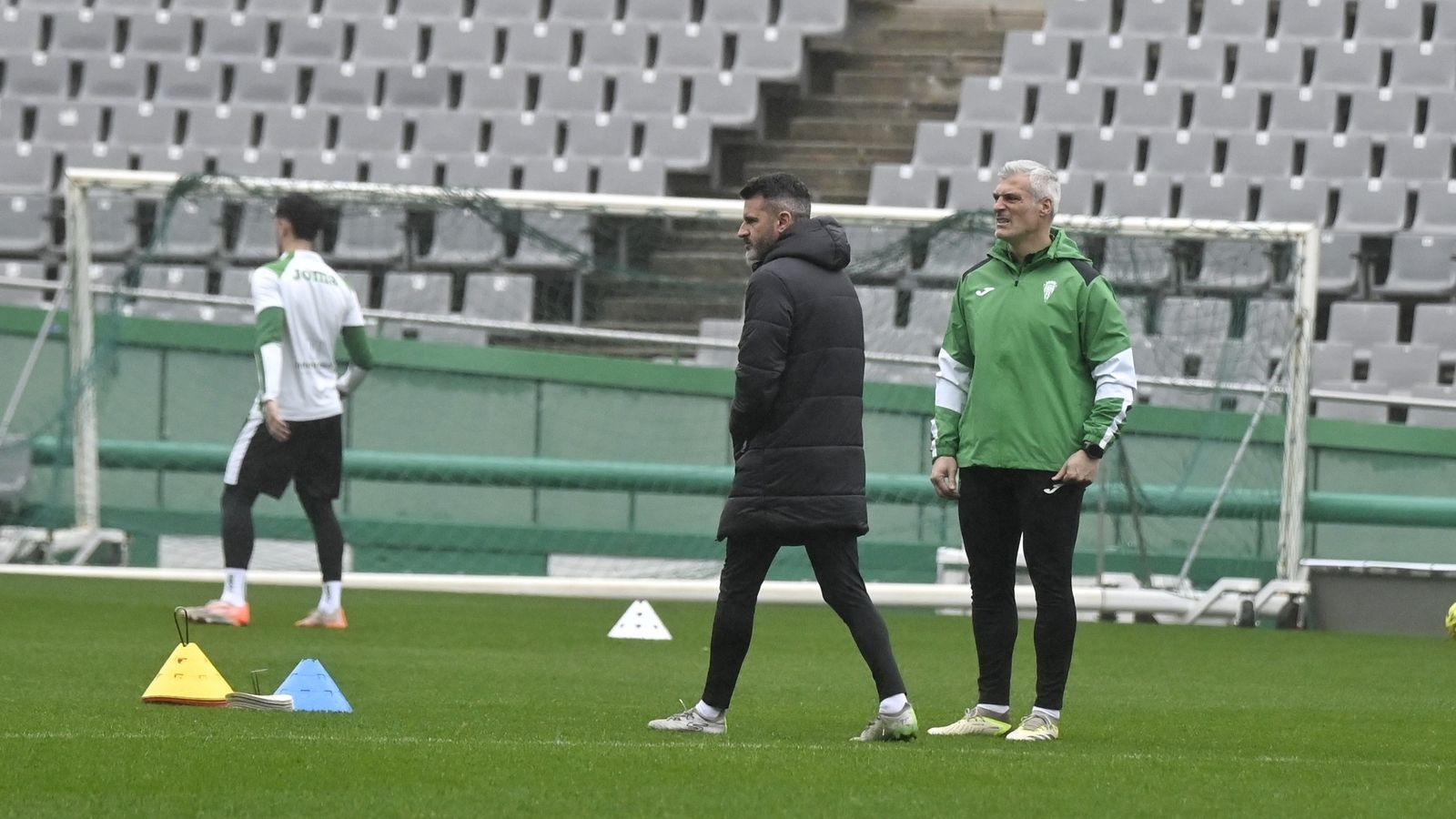 Iván Ania, junto a César Negredo, durante un entrenamiento del Córdoba CF en El Arcángel.