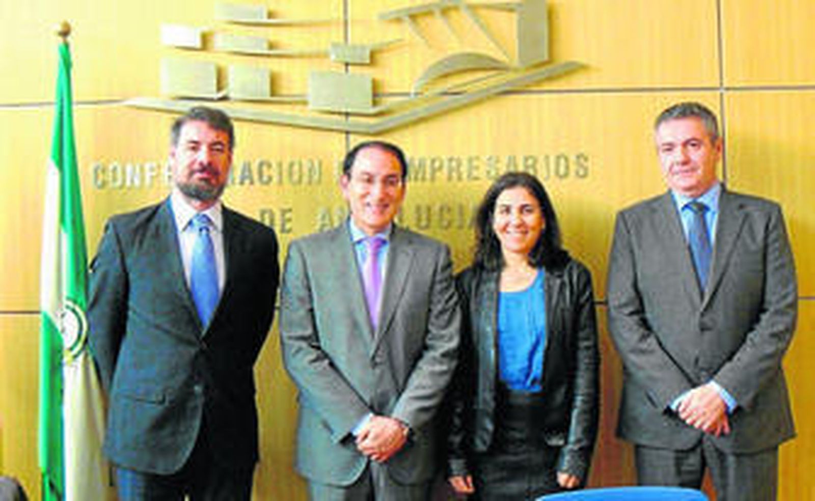 Vicente Fernández, secretario general de Innovación de la Junta; Javier González de Lara, presidente de la CEA; María Jesús Almazor, responsable del Territorio Sur de Telefónica; y José Manuel Muñiz, director de Faitel.