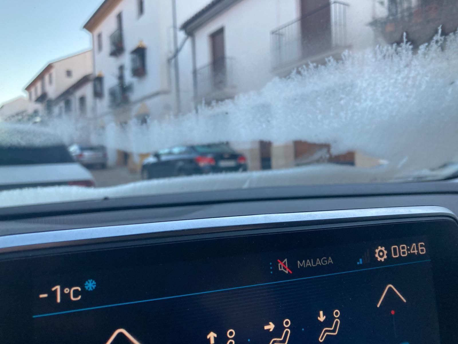 Un vehículo marcaba esta mañana en Ronda -1 grado Un vehículo marcaba esta mañana en Ronda -1 grado