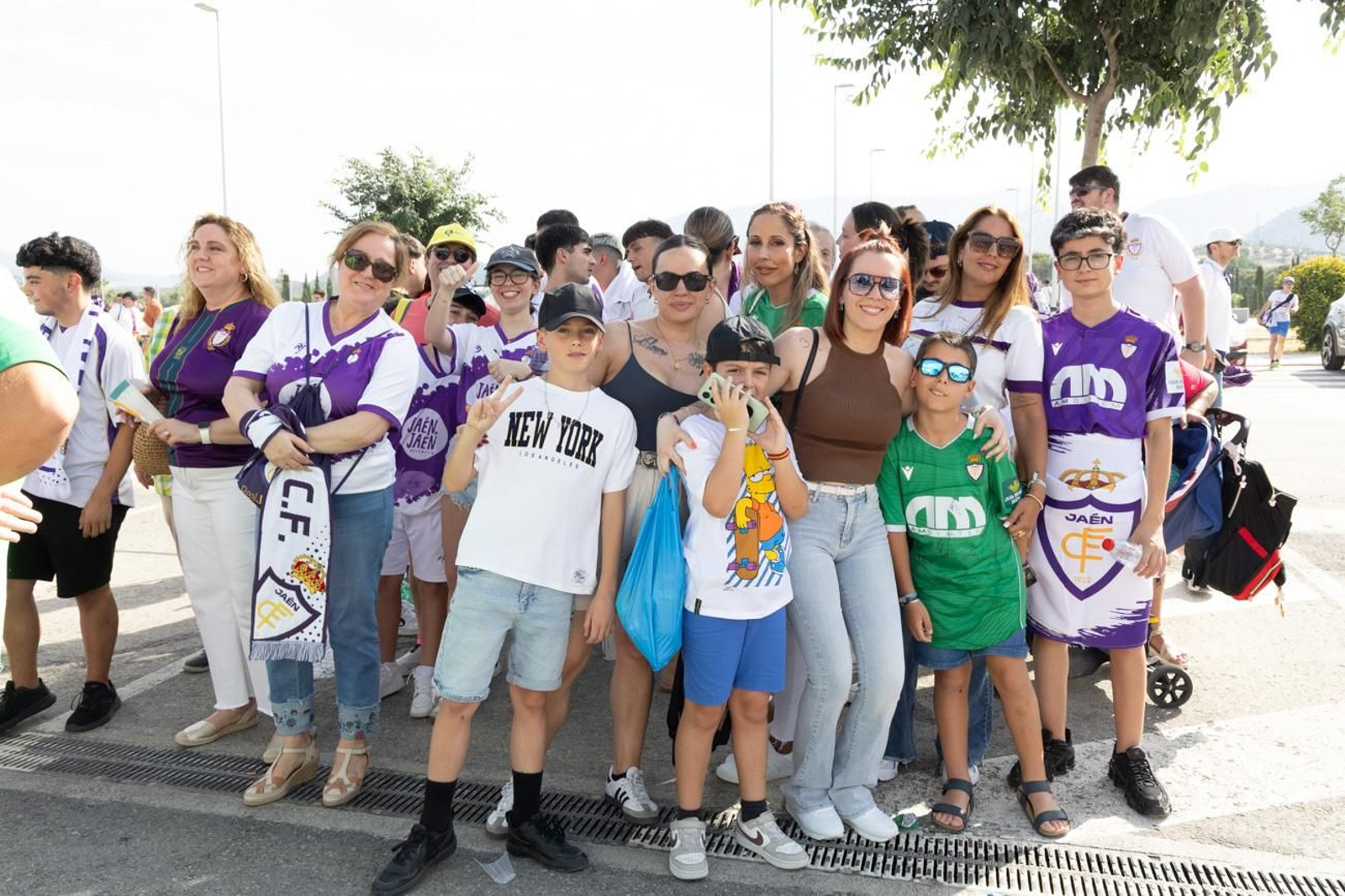El épico recibimiento de la afición lagarta al Real Jaén, en imágenes