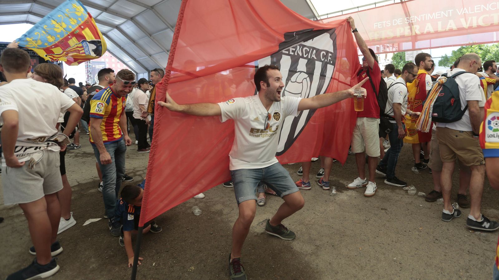 Espectaculares imágenes de la afición del Valencia