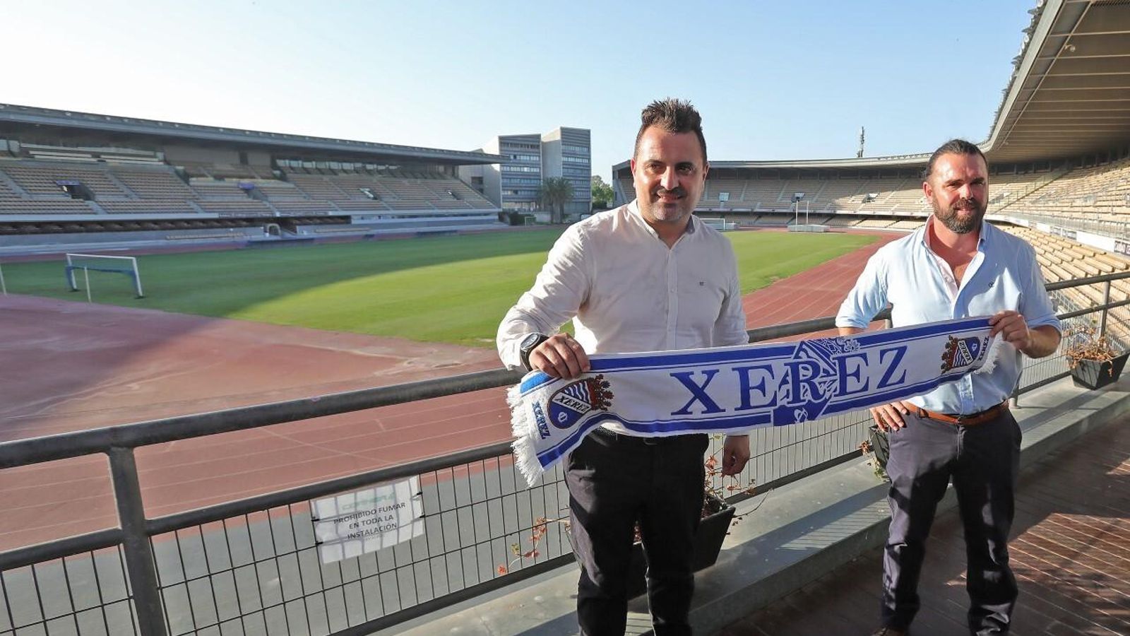 Poveda, junto a Juan Pedro en su presentación.