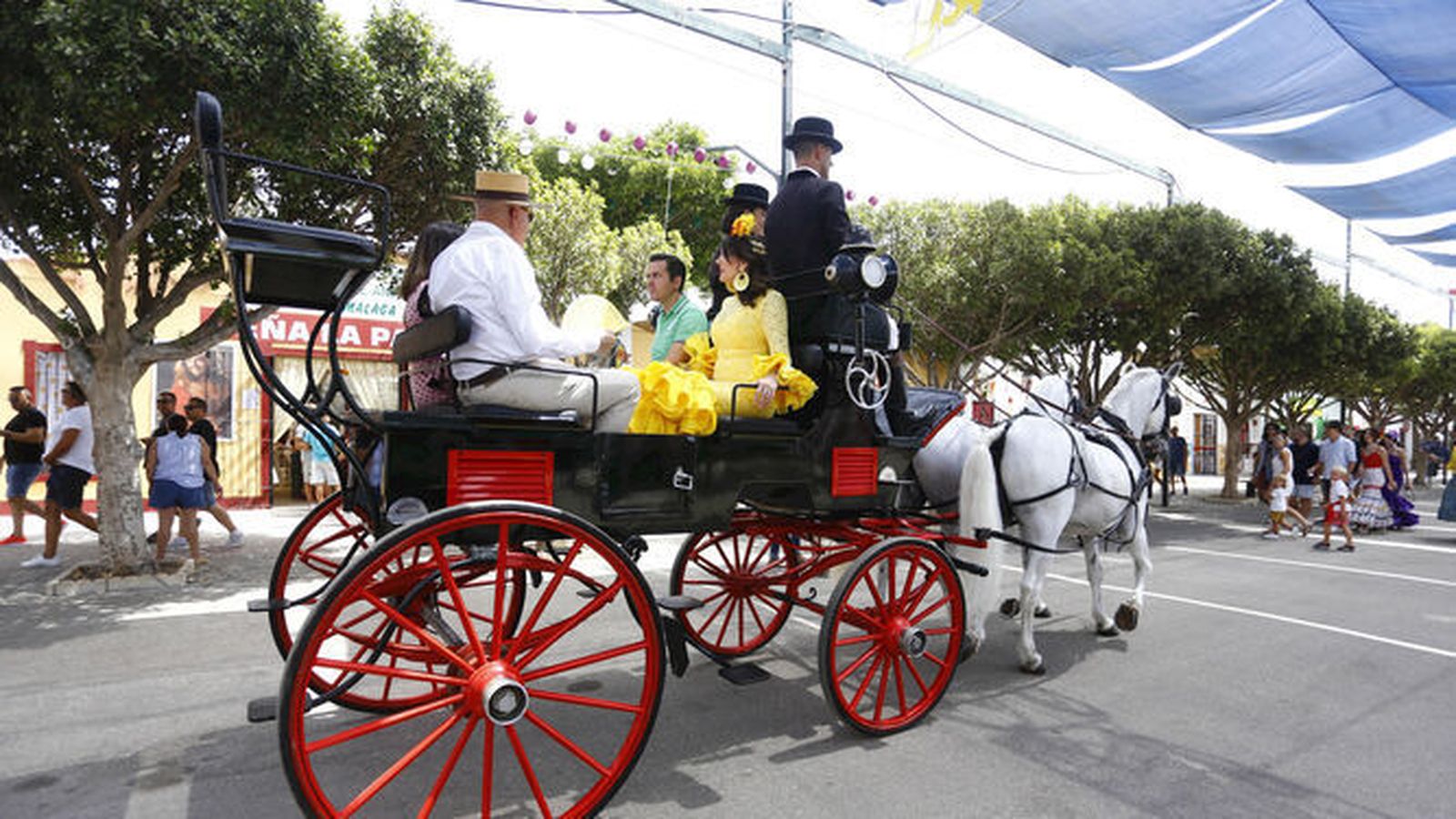 Una estampa clásica de la Feria de Málaga