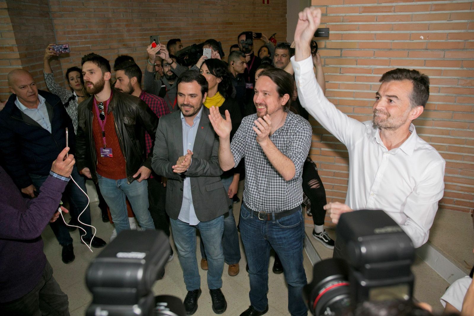 Alberto Garzón, Pablo Iglesias y Antonio Maíllo en un acto en la Universidad de Málaga.