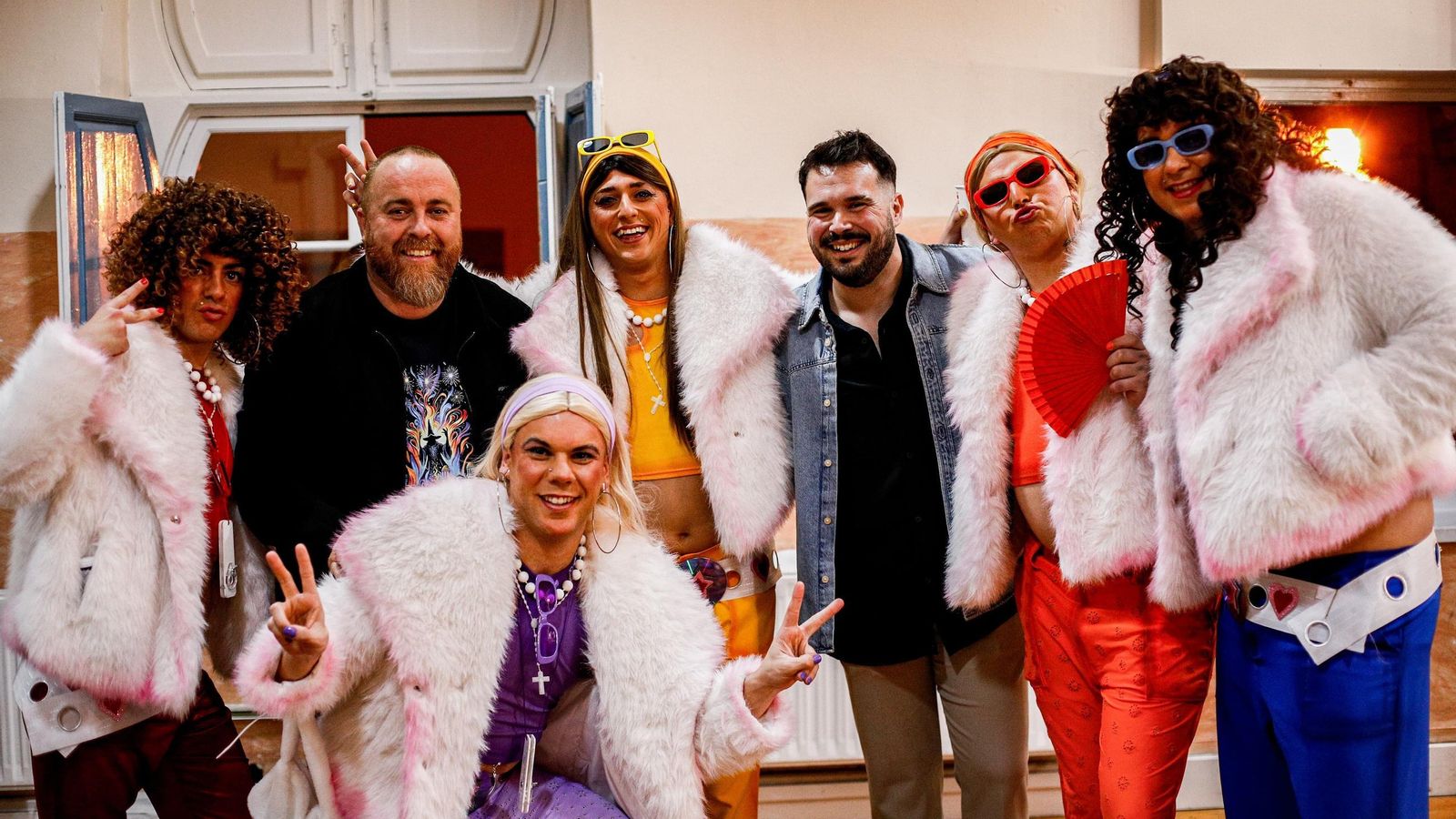 Integrantes de 'Una chirigota de Shoniket3' con Rober Gómez y Sergio Guillén 'Tomate'. Integrantes de 'Una chirigota de Shoniket3' con Rober Gómez y Sergio Guillén 'Tomate'.