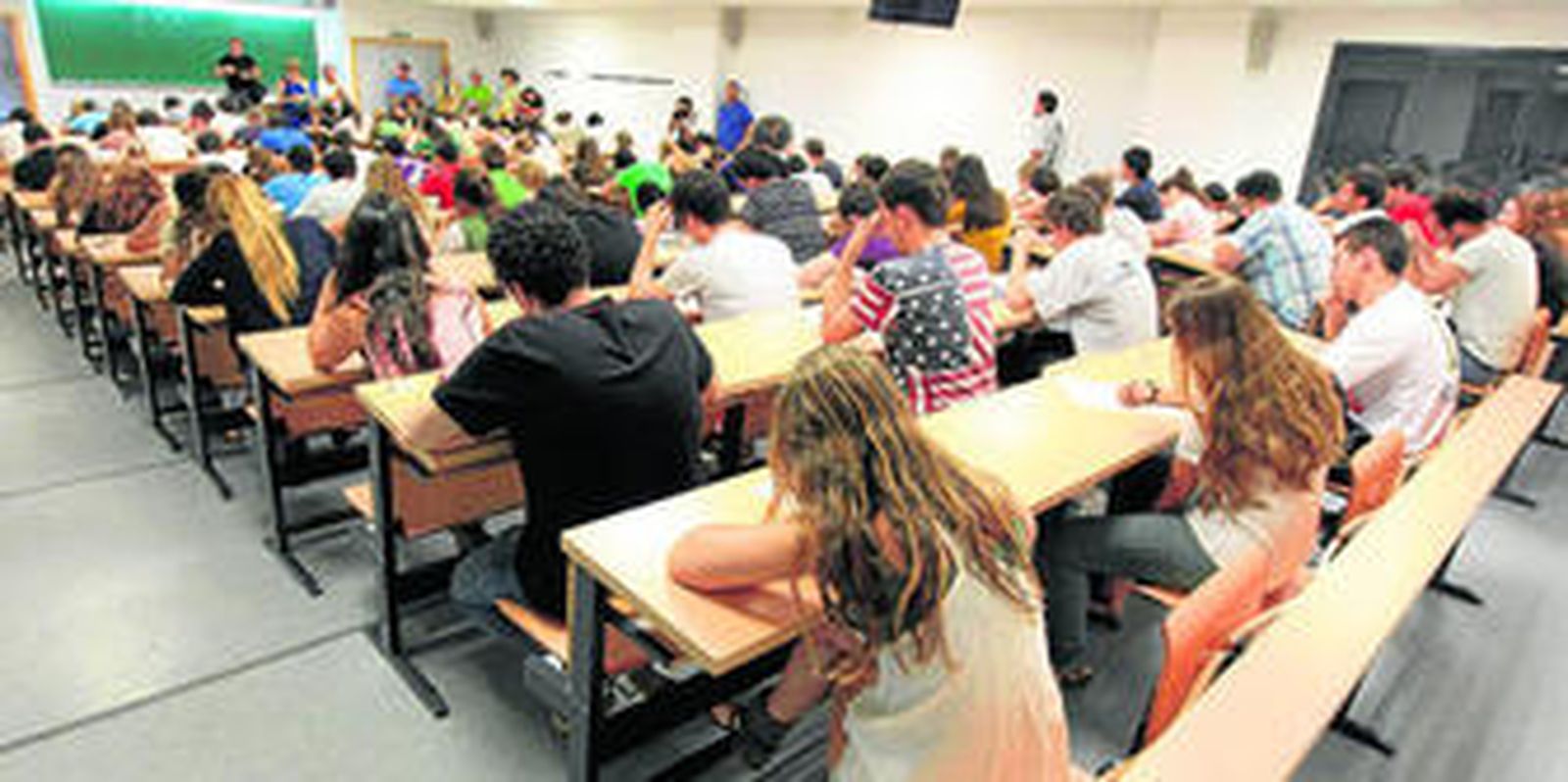 Imagen de archivo de estudiantes realizando la Selectividad en la Facultad de Derecho de la Universidad de Sevilla.