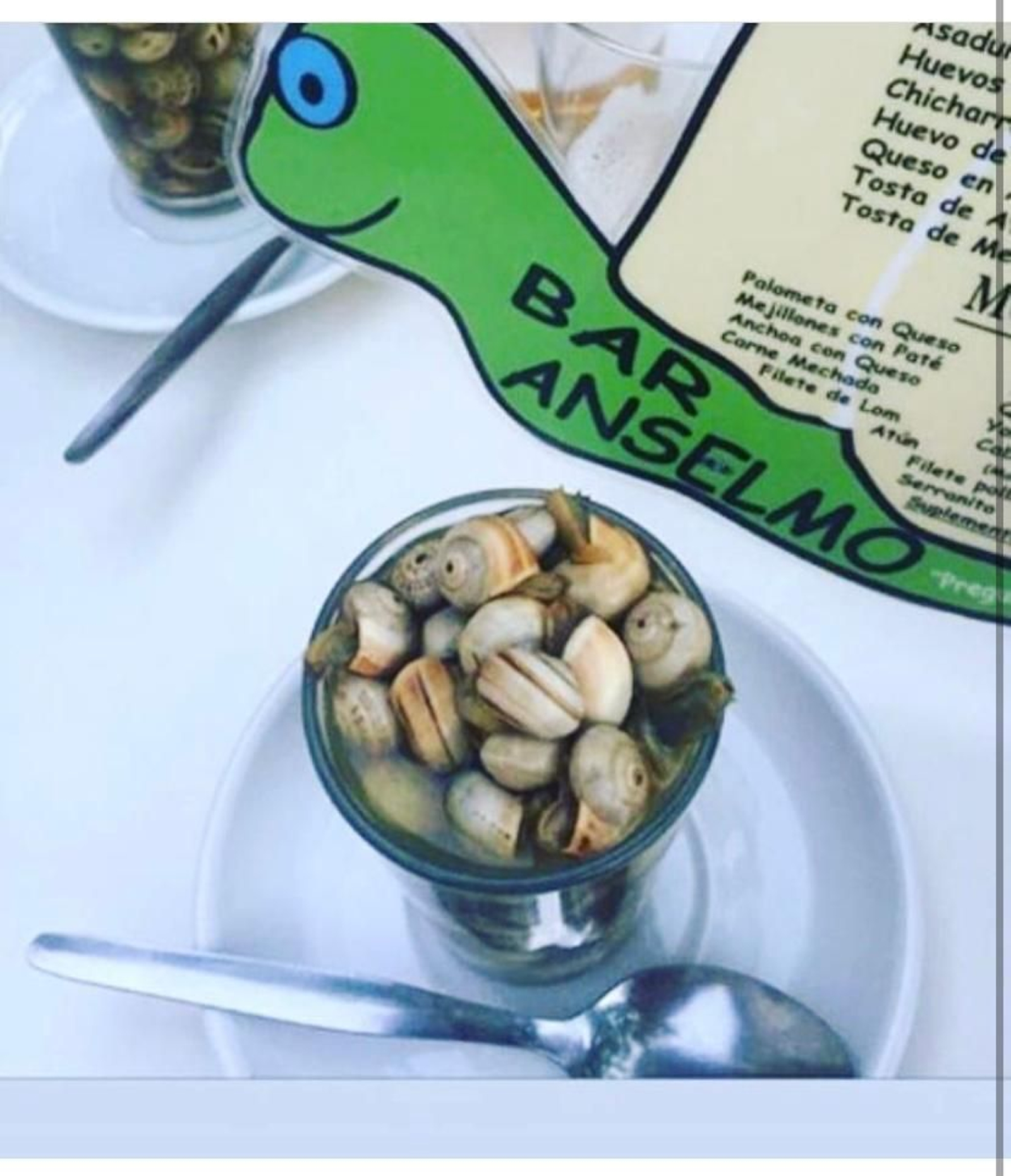 Tapa de caracoles del bar Anselmo.
