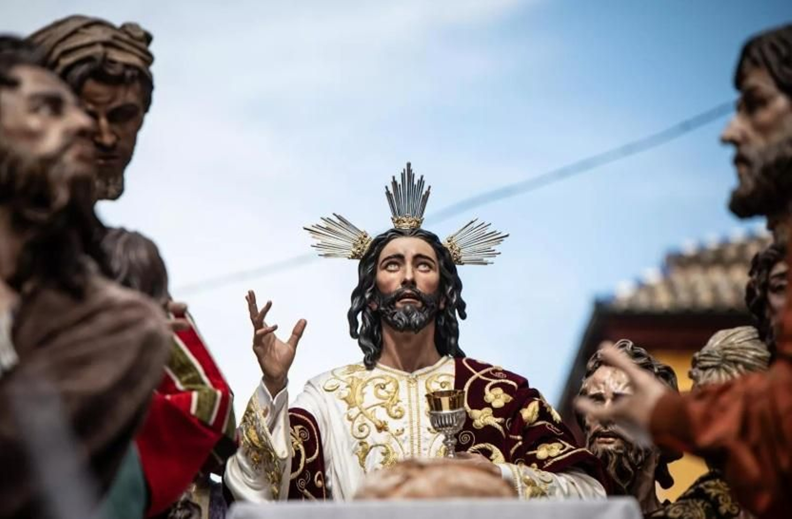 La Cena adelanta un total de tres puestos hasta ubicarse tras el misterio de la Sagrada Entrada