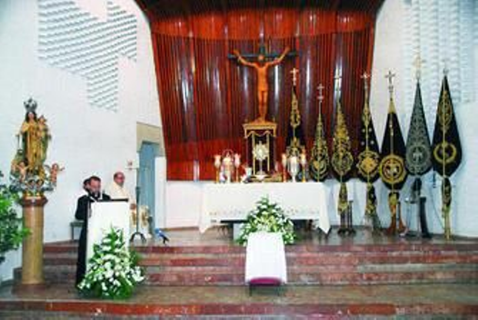 El sacerdote Pedro Enrique García Díaz, en su Exaltación de la Eucaristía.
