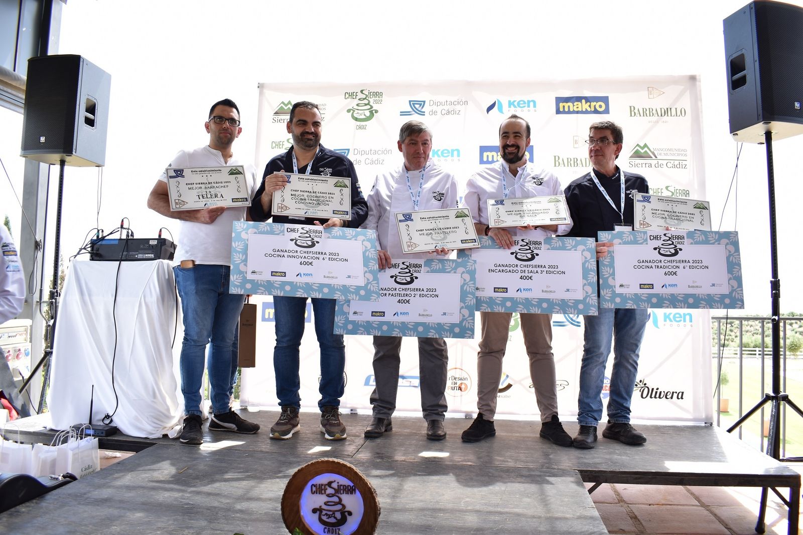 Los cinco premiados del concurso Chef Sierra de Cádiz, en las distintas modalidades, con sus diplomas.